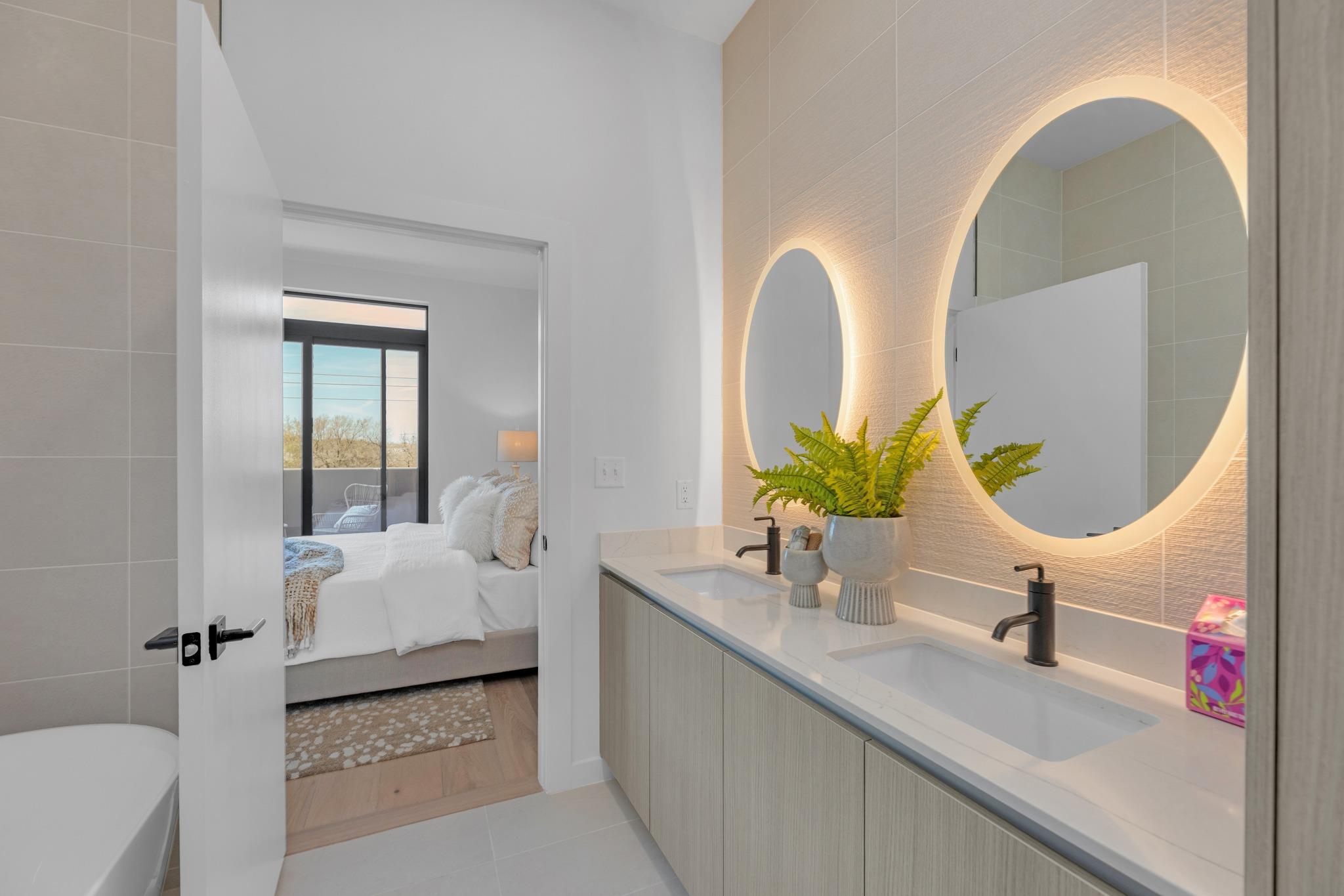 2209 S 1st St # 403, Austin, TX 78704