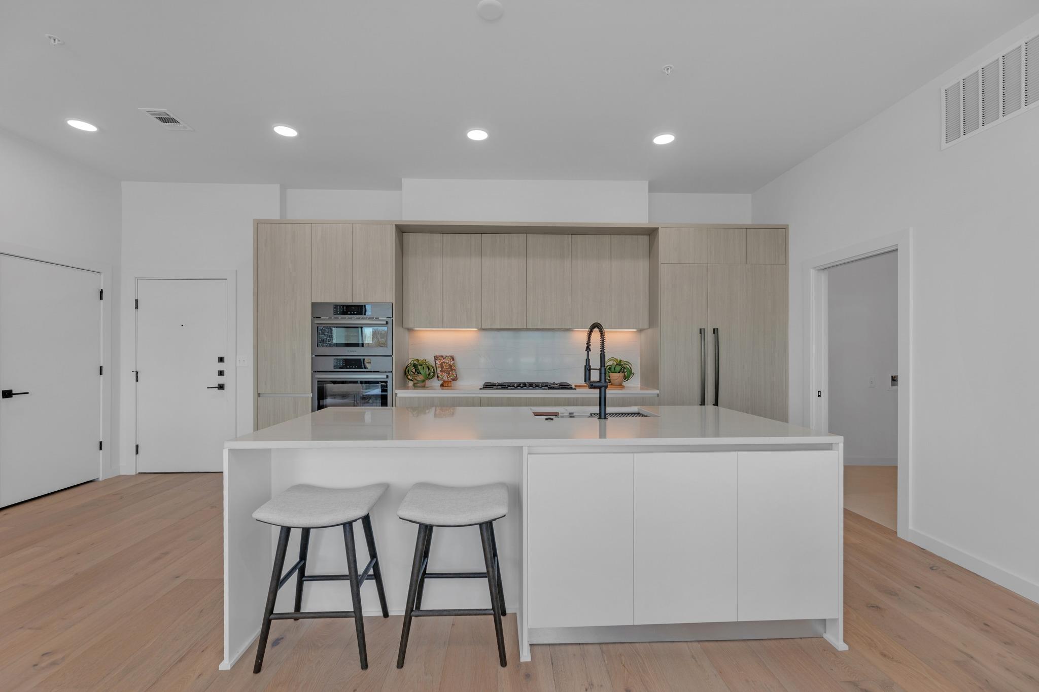 2209 S 1st St # 403, Austin, TX 78704