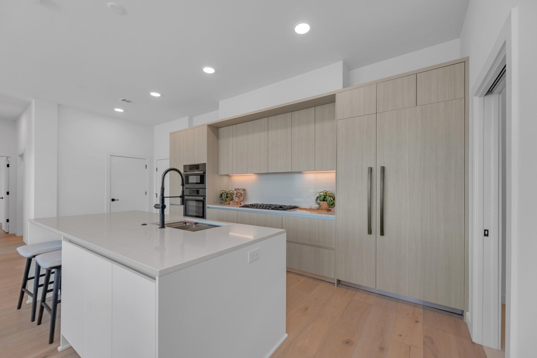 2209 S 1st St # 403, Austin, TX 78704