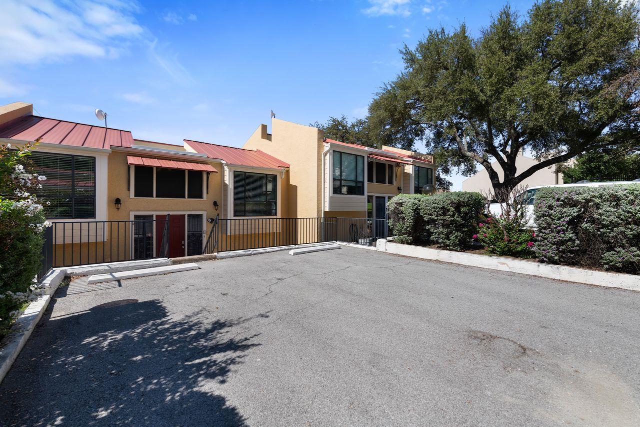 402 Hi Stirrup # E4, Horseshoe Bay, TX 78657