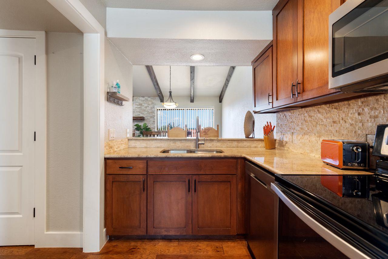 402 Hi Stirrup # E4, Horseshoe Bay, TX 78657