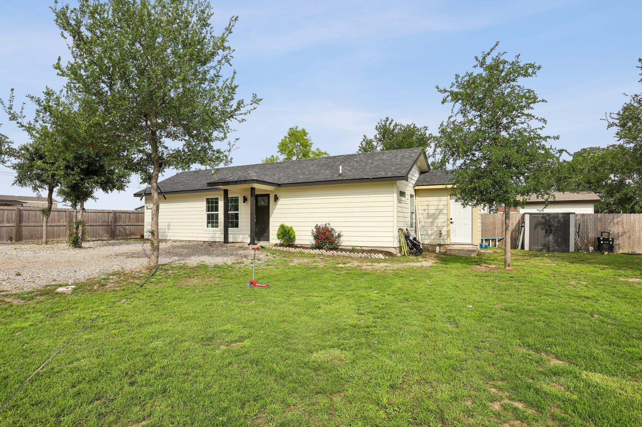 114 Jaguar St, Cedar Creek, TX 78612