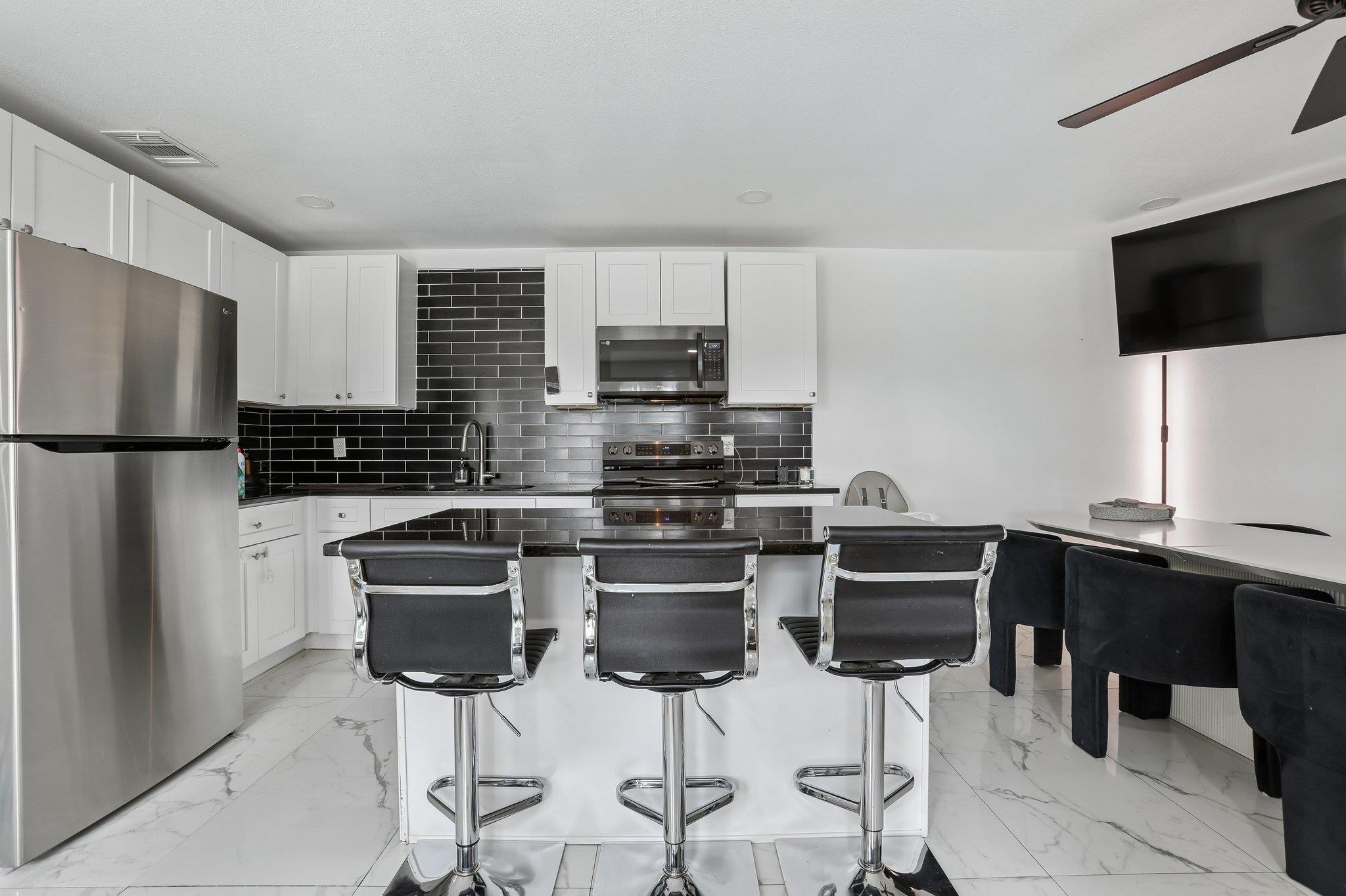 114 Jaguar St, Cedar Creek, TX 78612