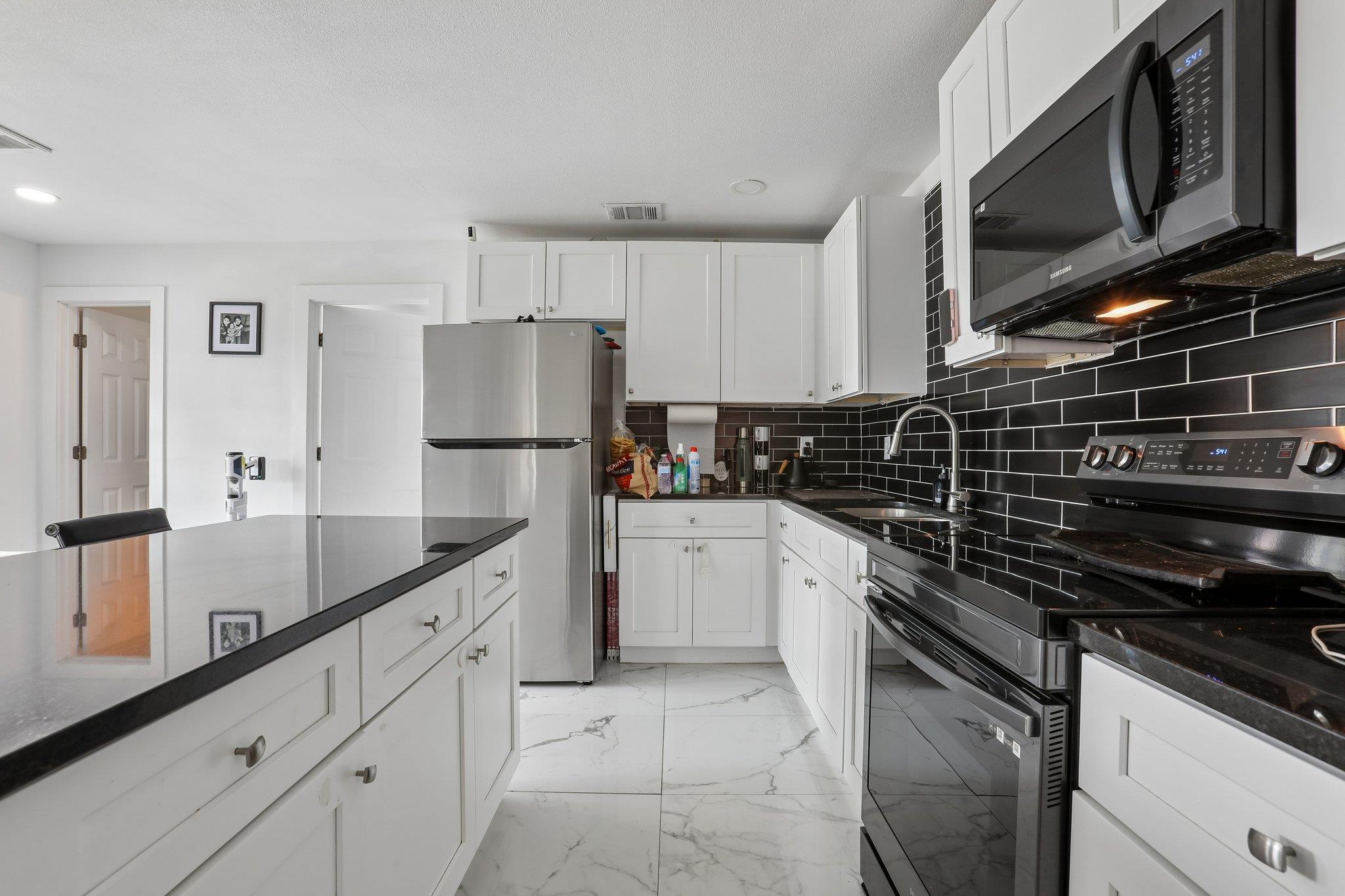 114 Jaguar St, Cedar Creek, TX 78612