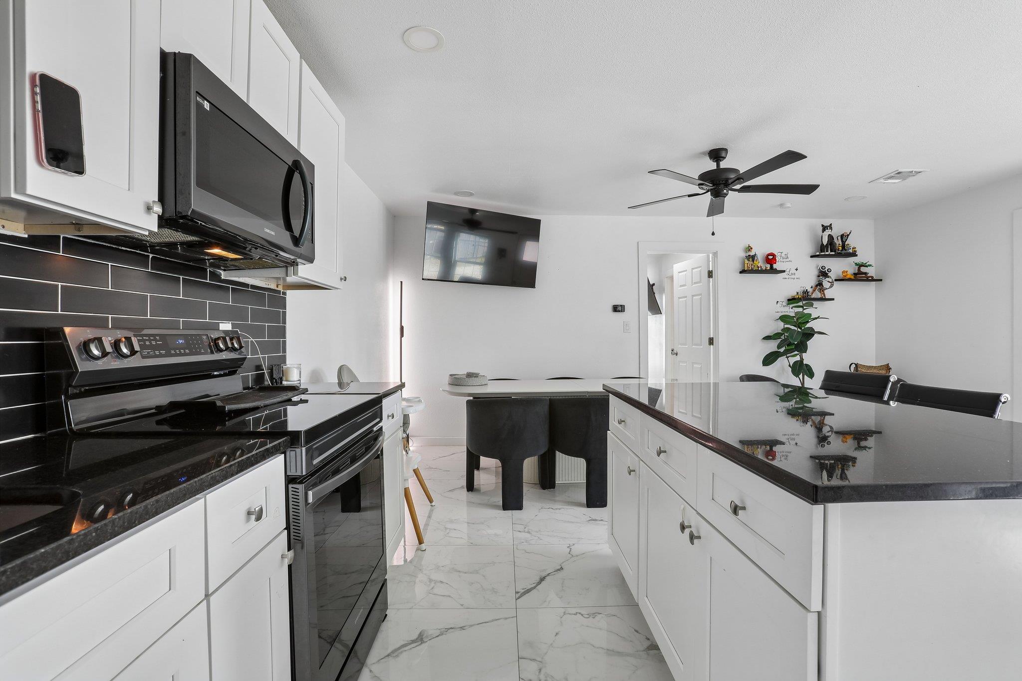 114 Jaguar St, Cedar Creek, TX 78612