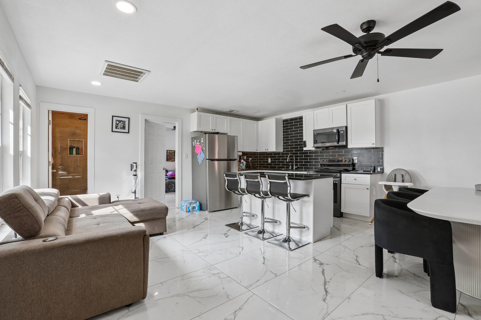 114 Jaguar St, Cedar Creek, TX 78612