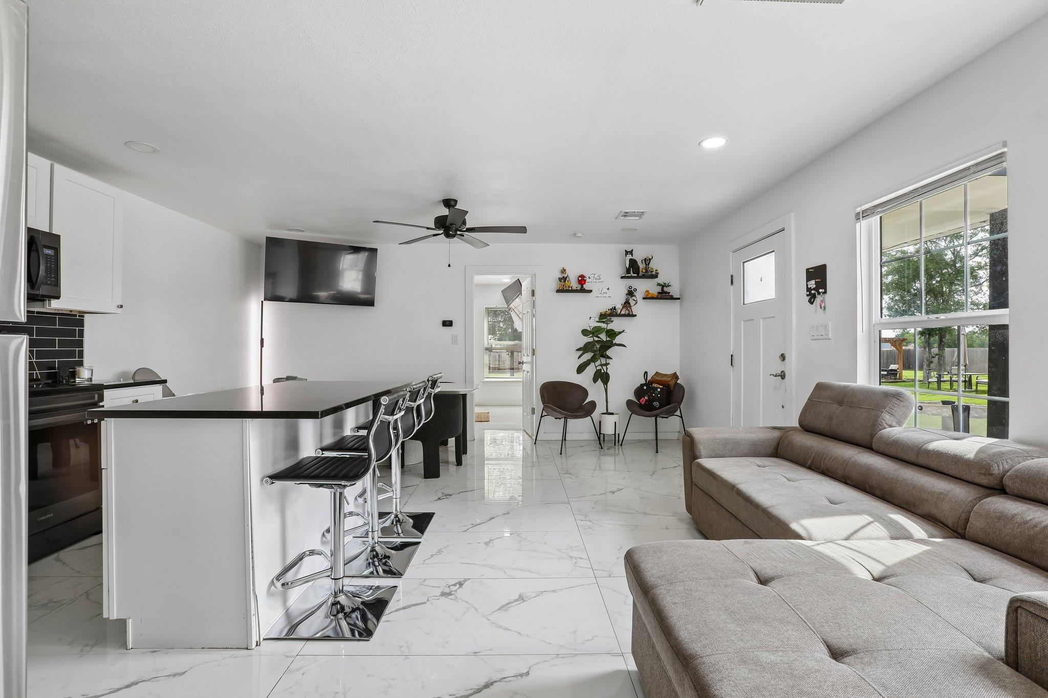 114 Jaguar St, Cedar Creek, TX 78612