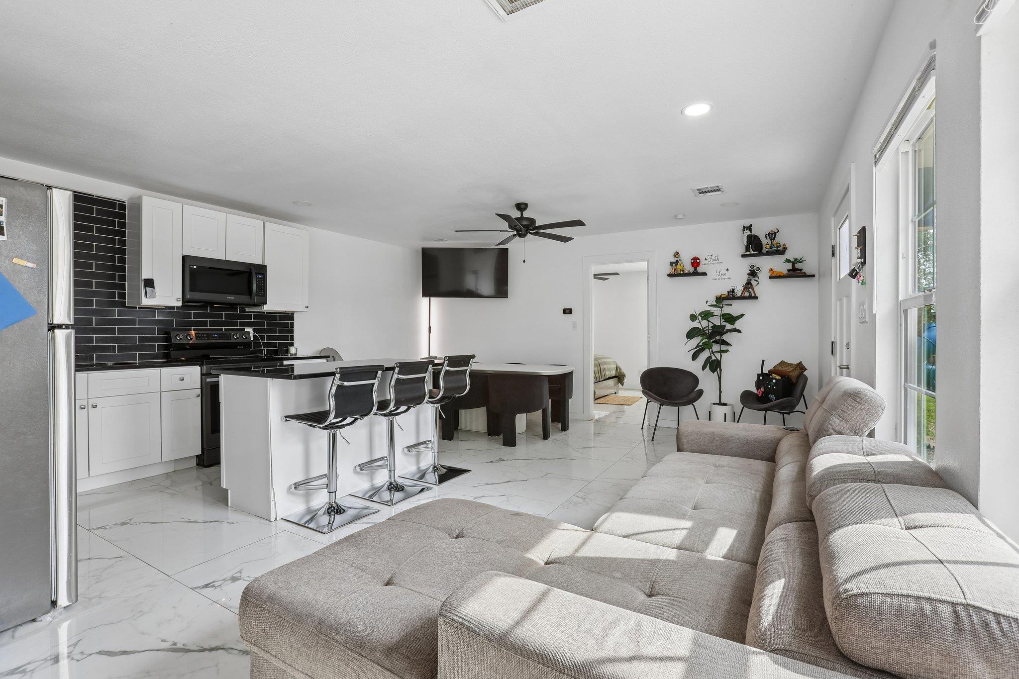 114 Jaguar St, Cedar Creek, TX 78612