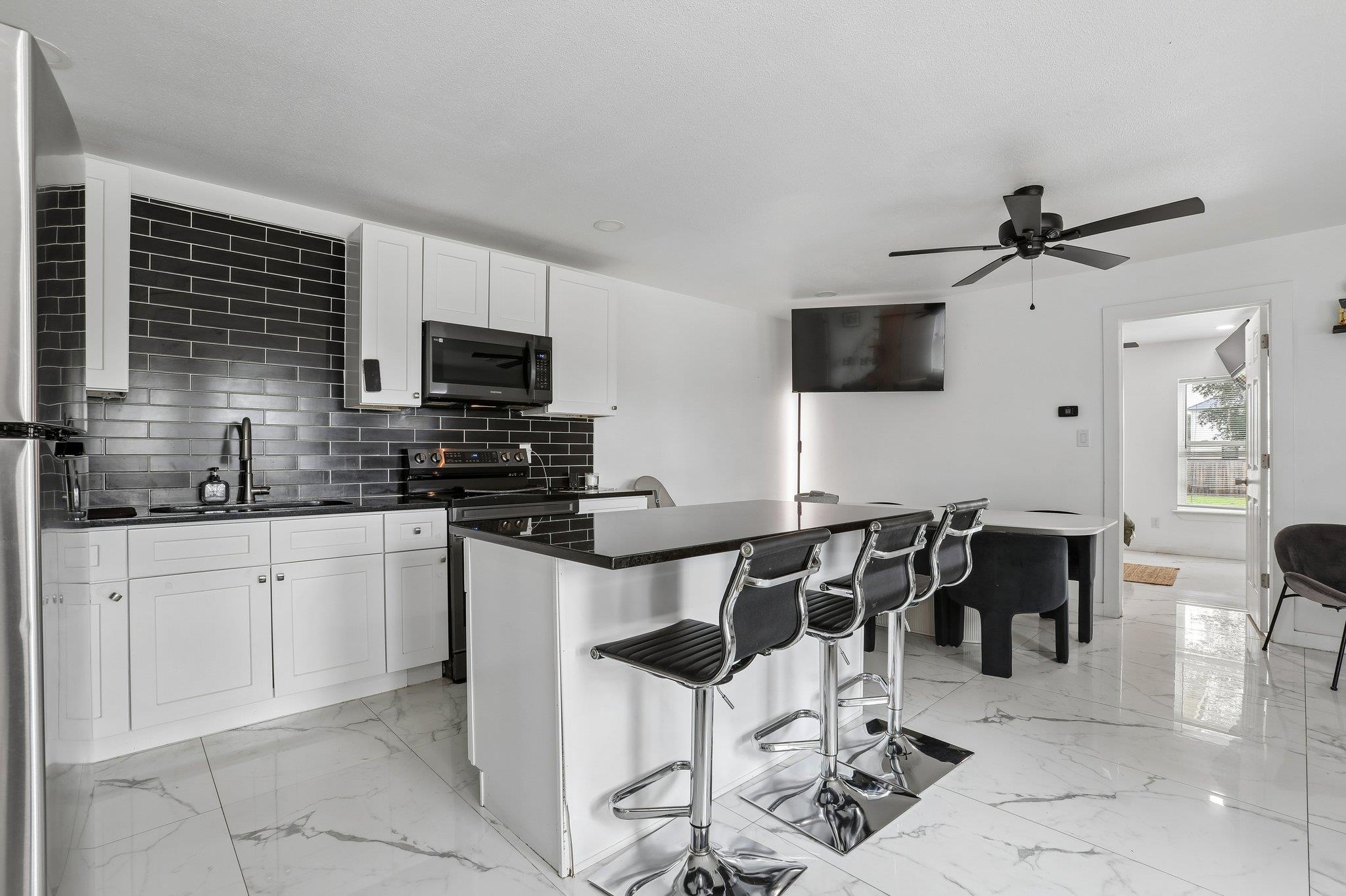 114 Jaguar St, Cedar Creek, TX 78612