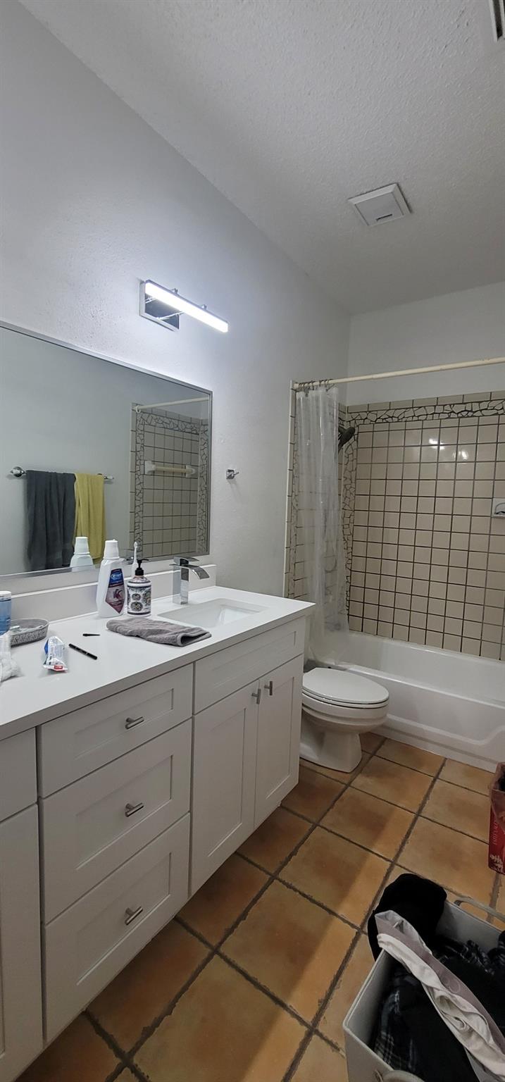 712 W 21st St # 303, Austin, TX 78705