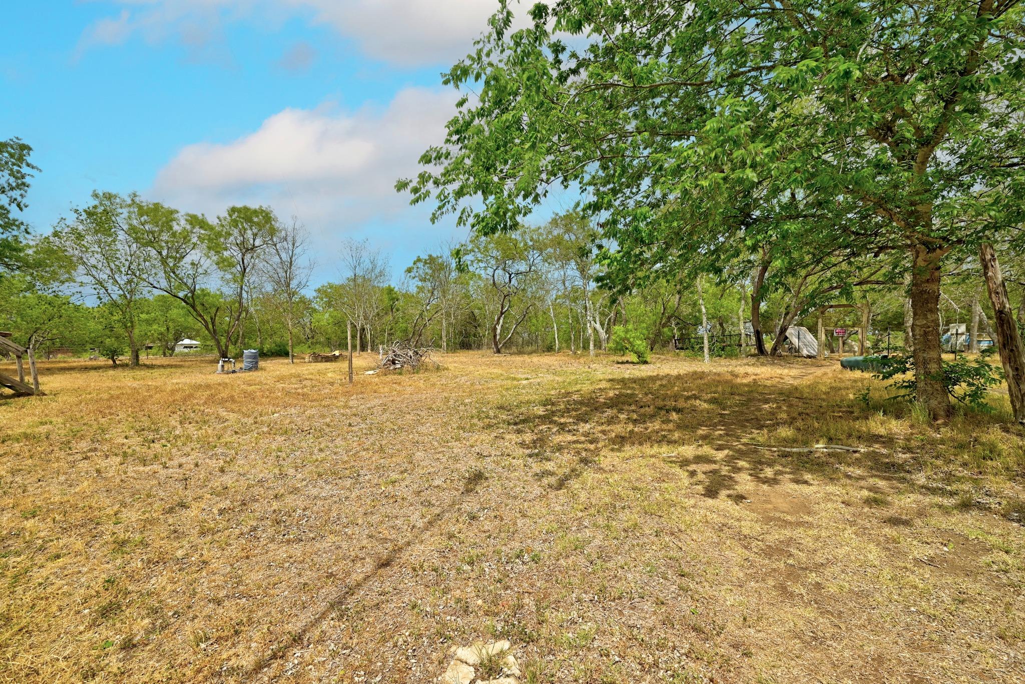 232 Sparrow Trl, Dale, TX 78616