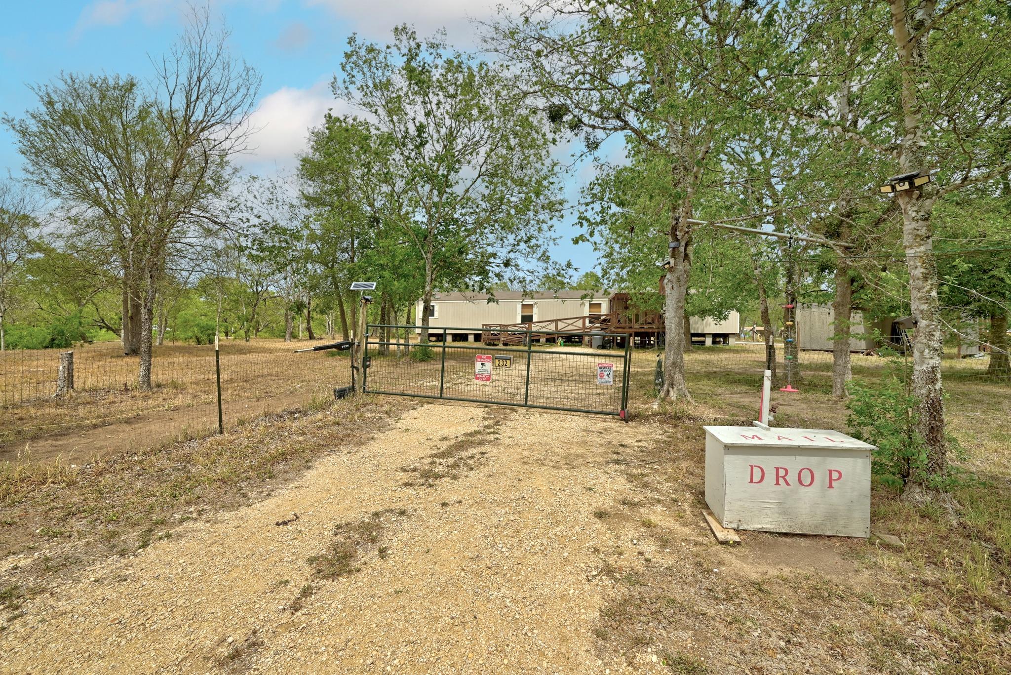 232 Sparrow Trl, Dale, TX 78616