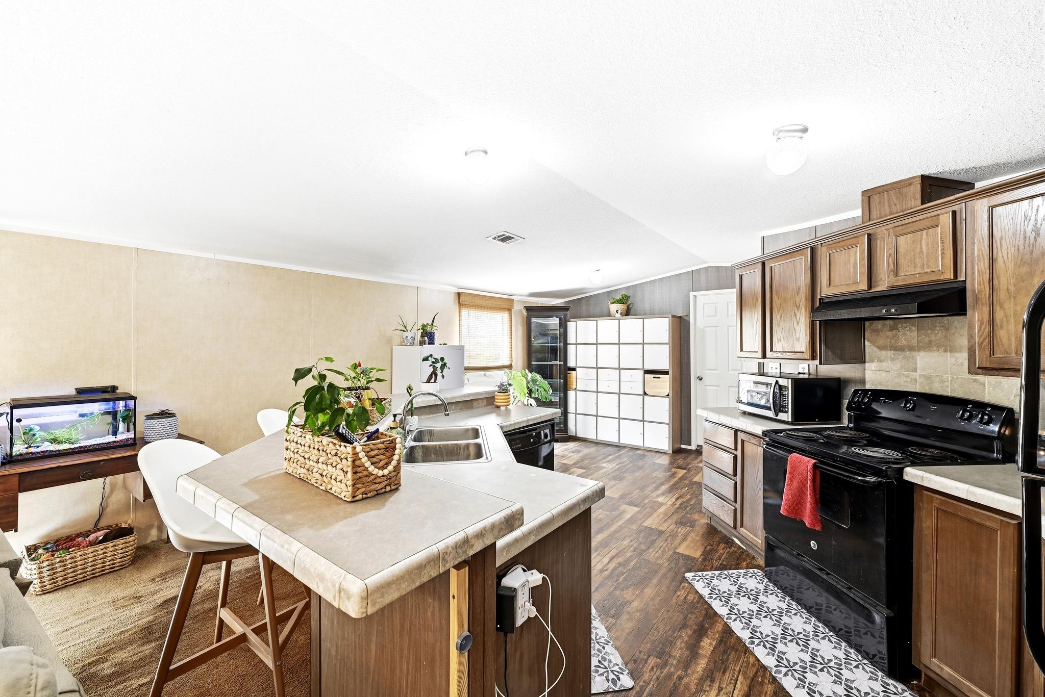 232 Sparrow Trl, Dale, TX 78616