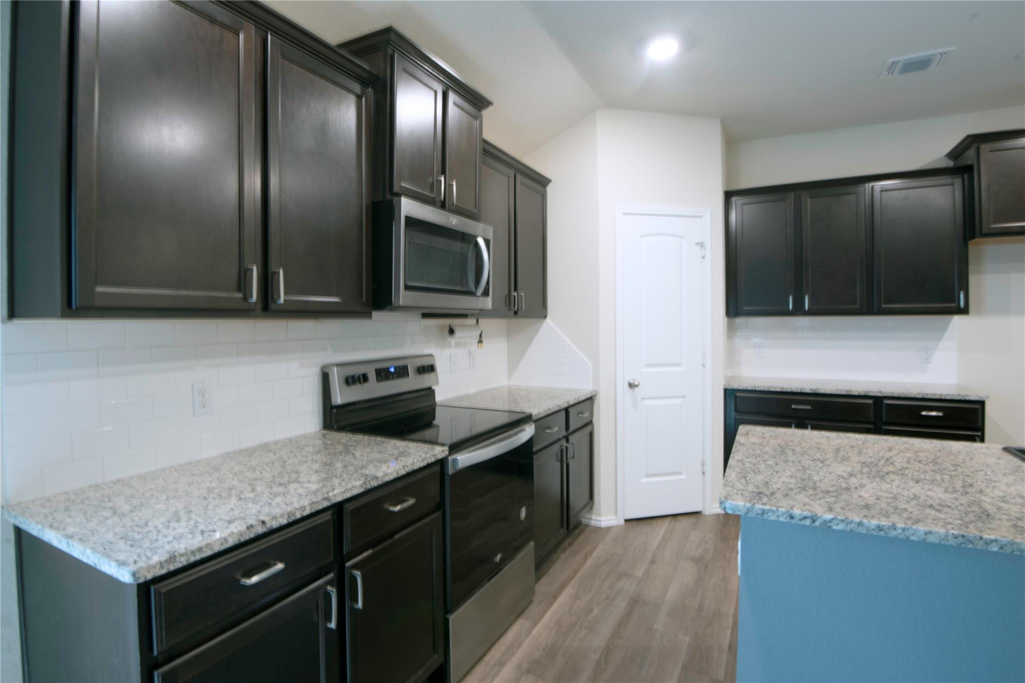 106 Reagor Dr, Taylor, TX 76574