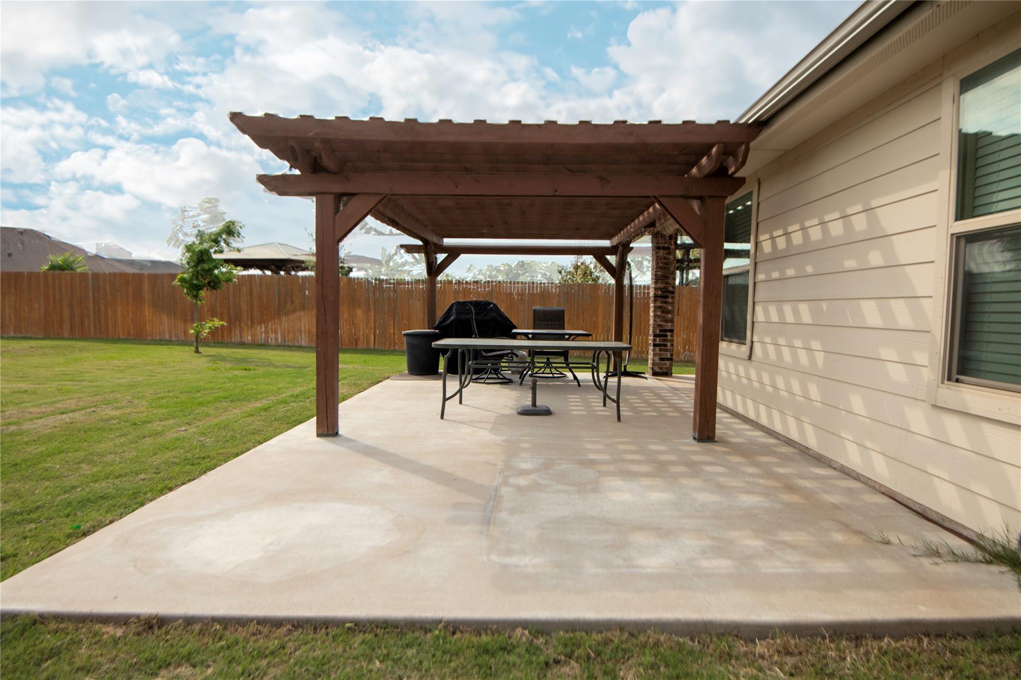 106 Reagor Dr, Taylor, TX 76574