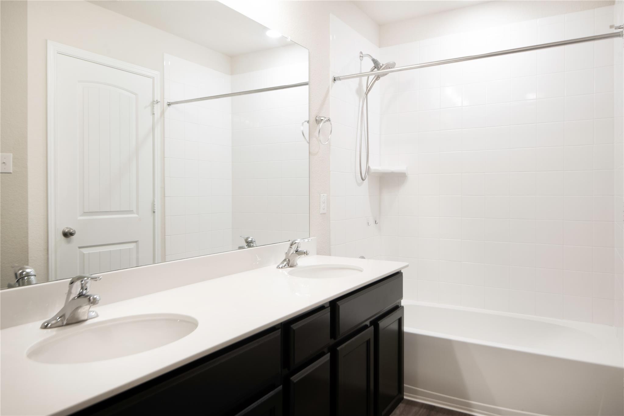 106 Reagor Dr, Taylor, TX 76574