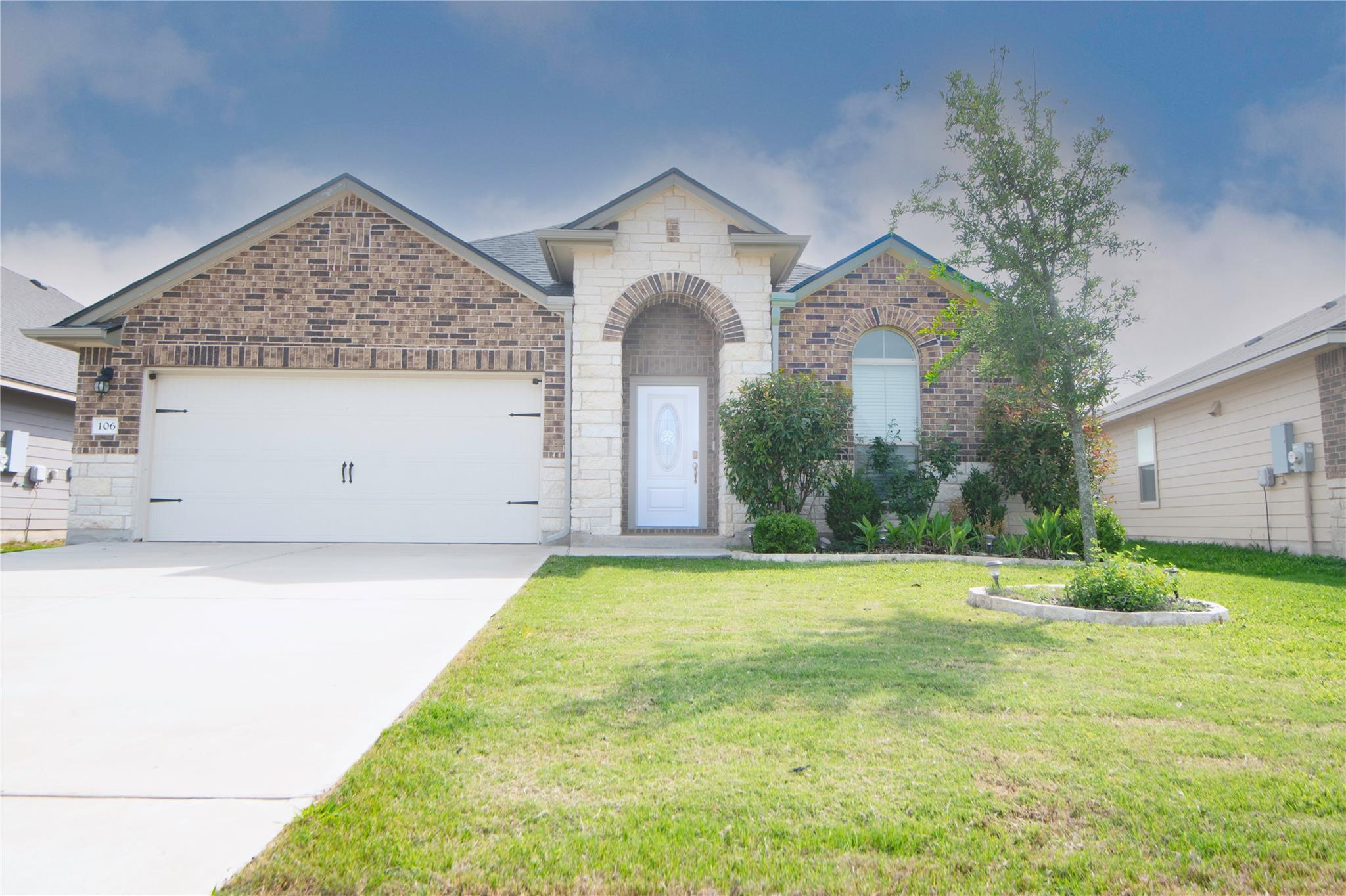 106 Reagor Dr, Taylor, TX 76574