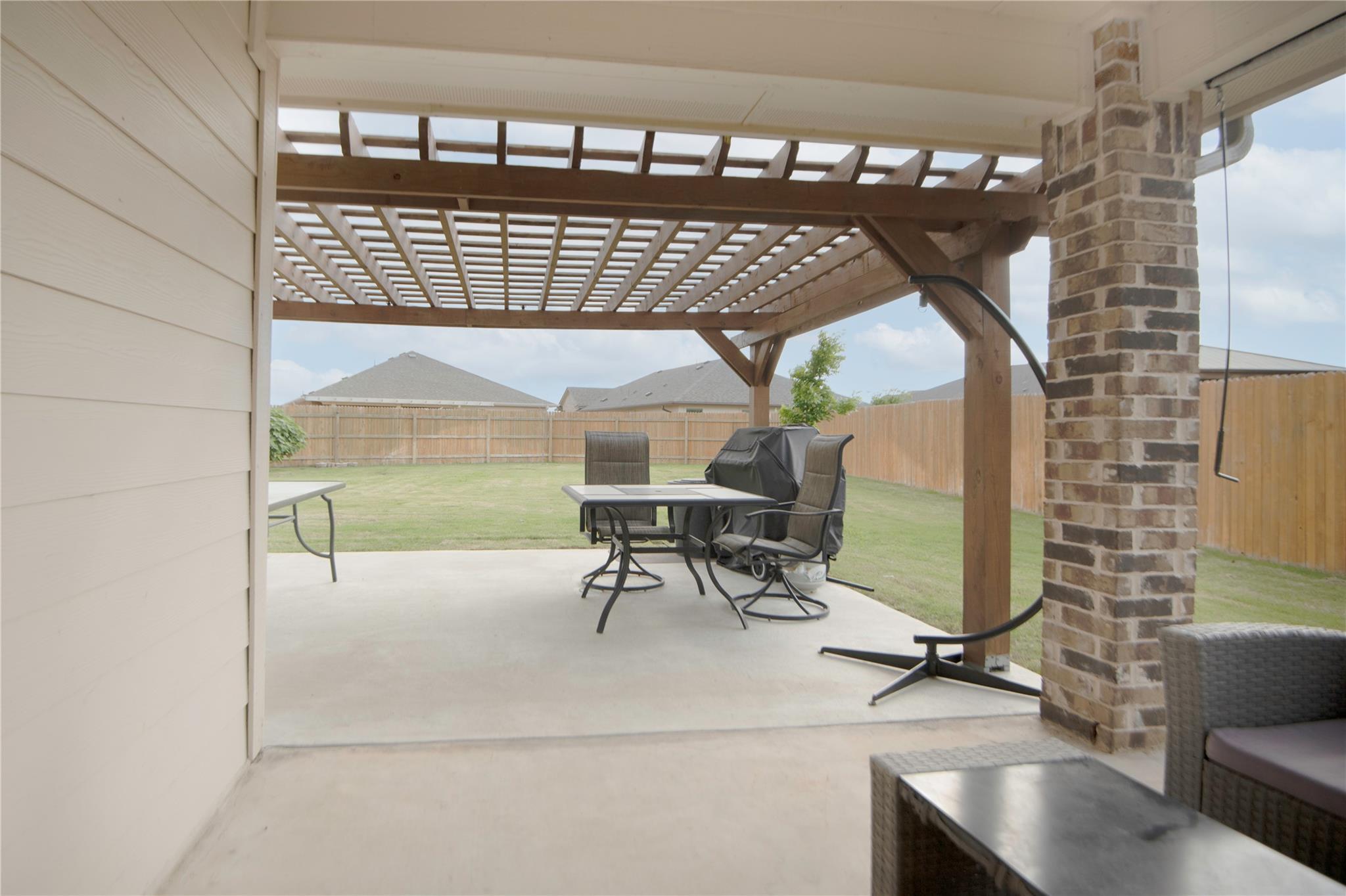 106 Reagor Dr, Taylor, TX 76574