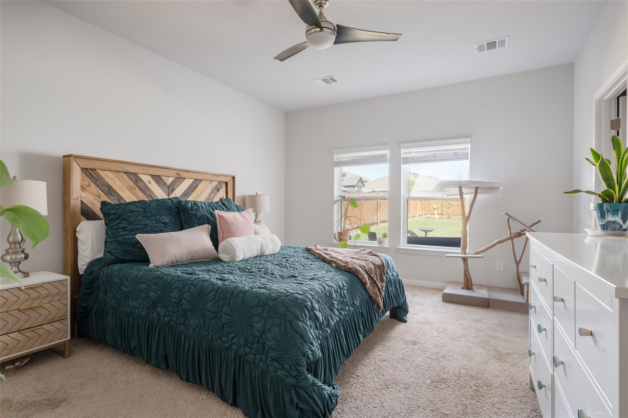 348 Lacey Oak Loop, San Marcos, TX 78666