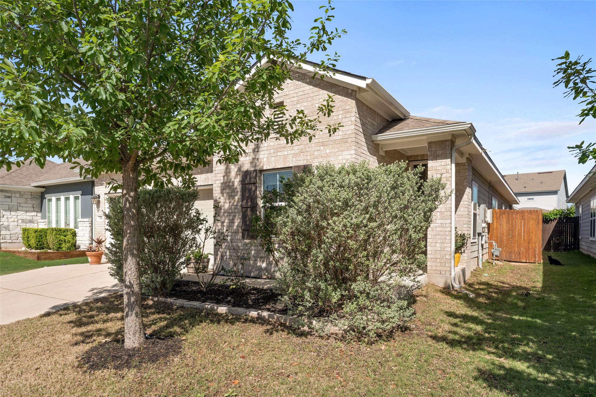 348 Lacey Oak Loop, San Marcos, TX 78666