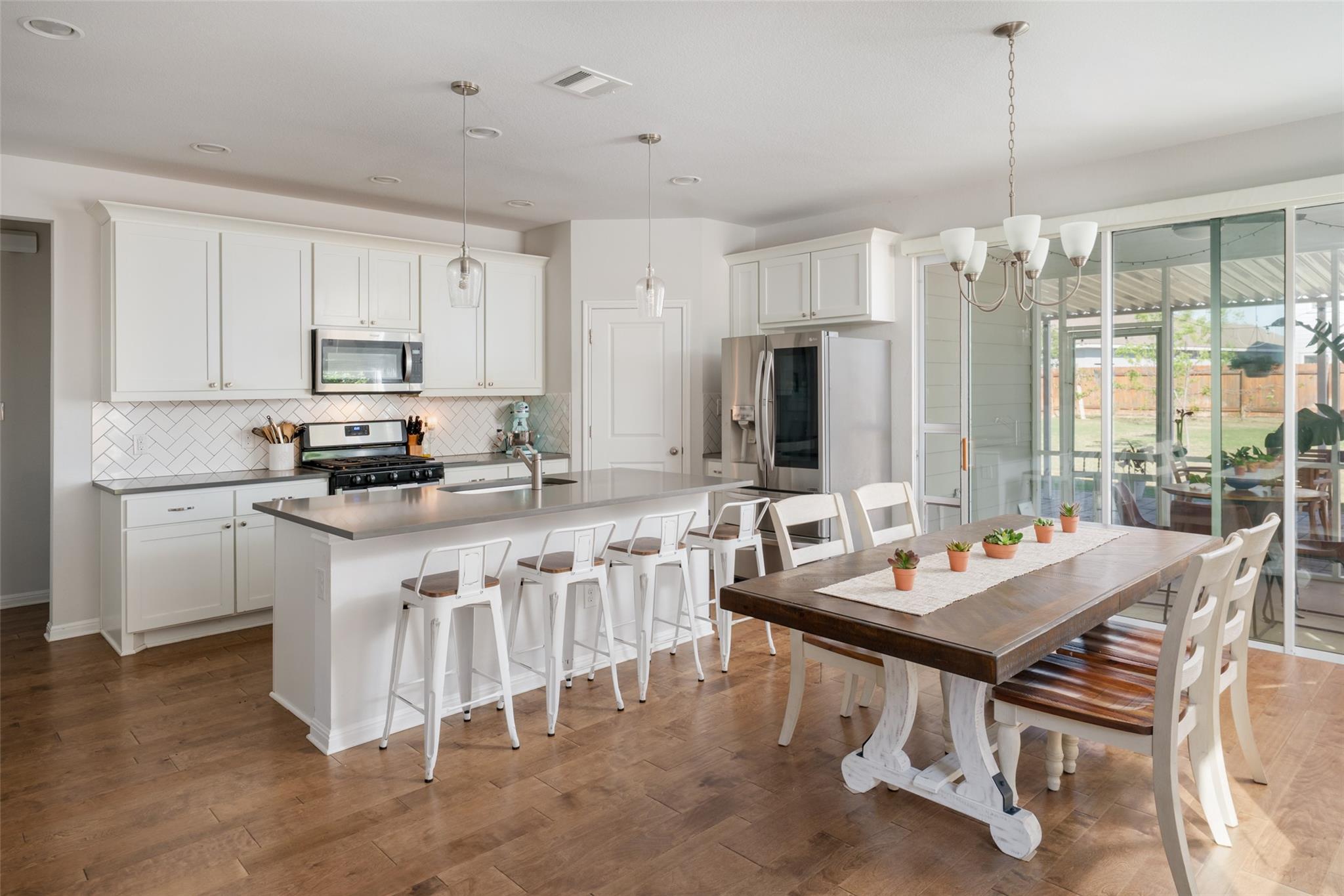 348 Lacey Oak Loop, San Marcos, TX 78666