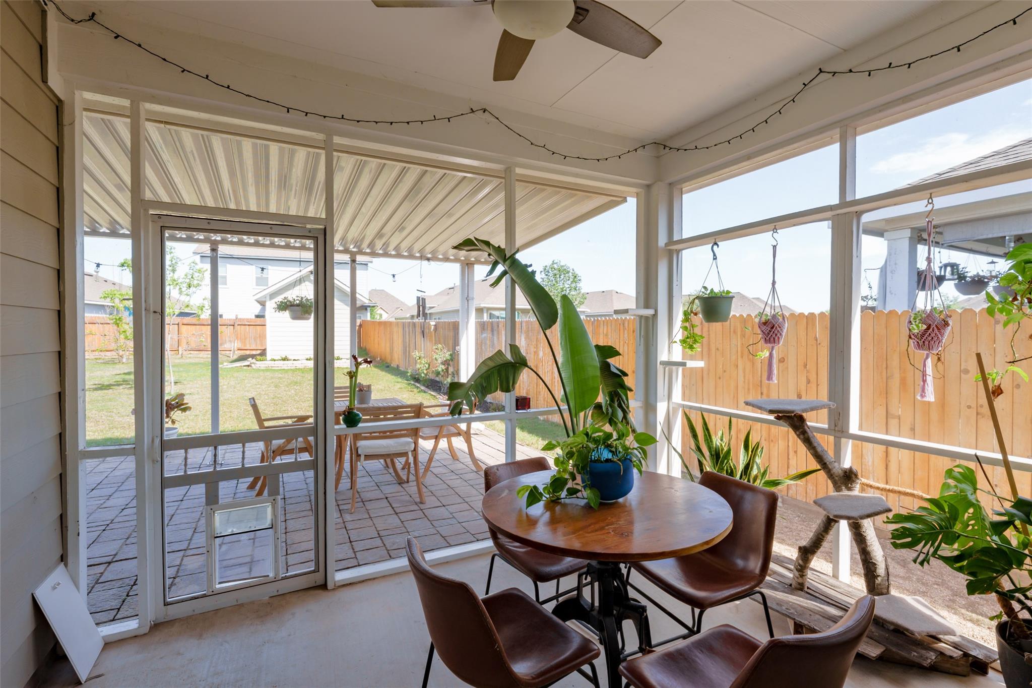 348 Lacey Oak Loop, San Marcos, TX 78666