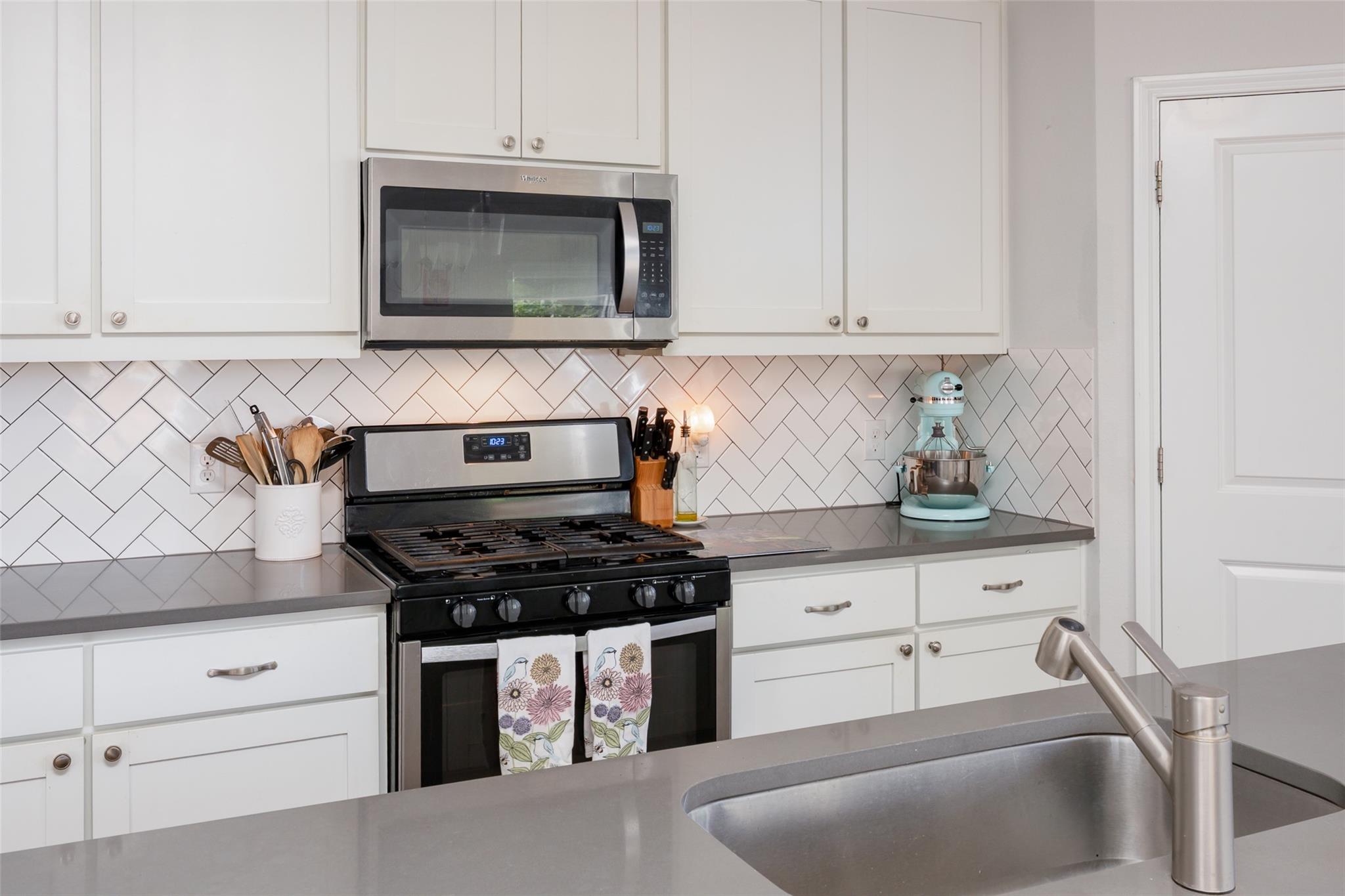 348 Lacey Oak Loop, San Marcos, TX 78666