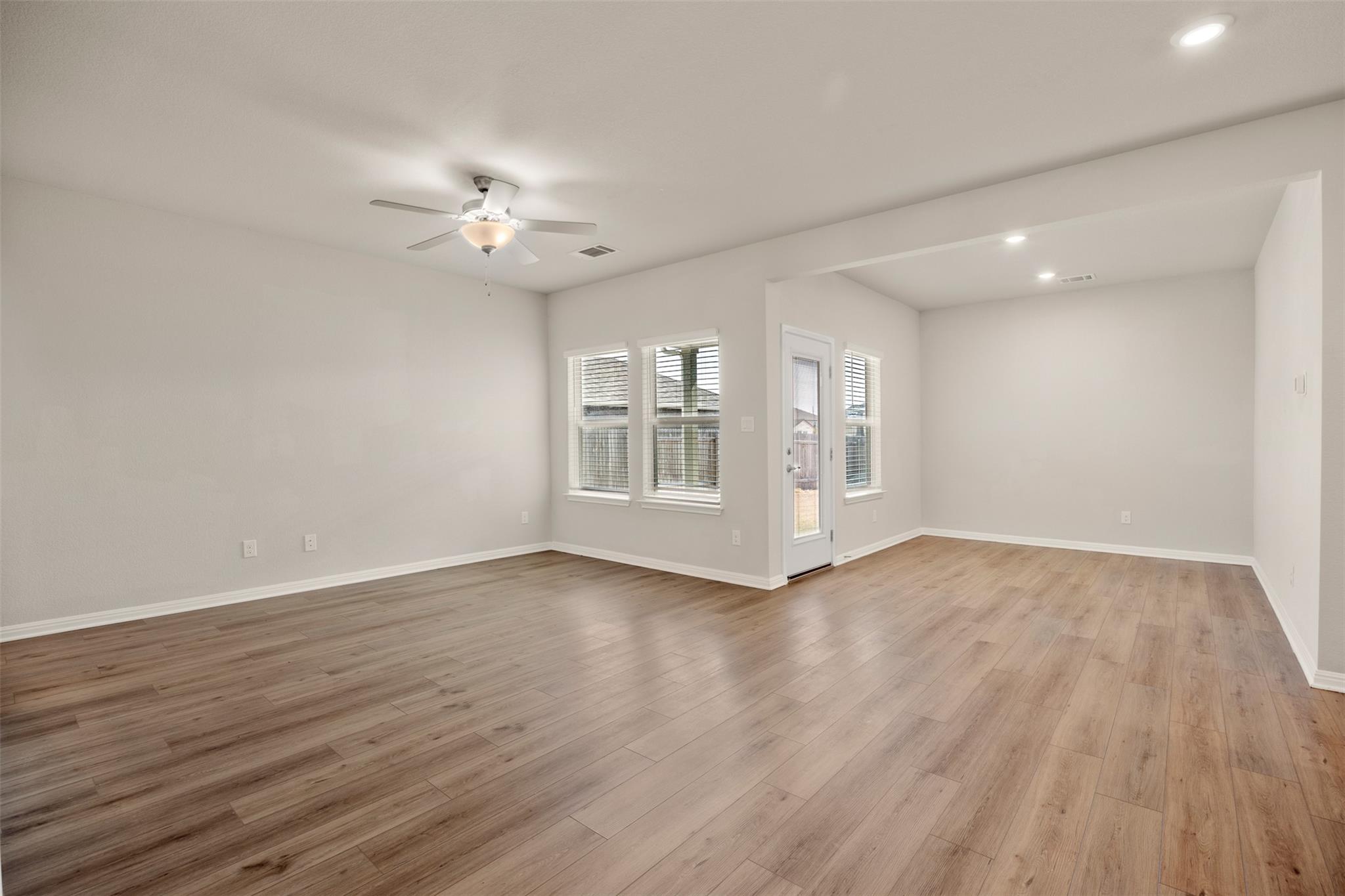 202 Fairmeadow Downs Dr, Hutto, TX 78634