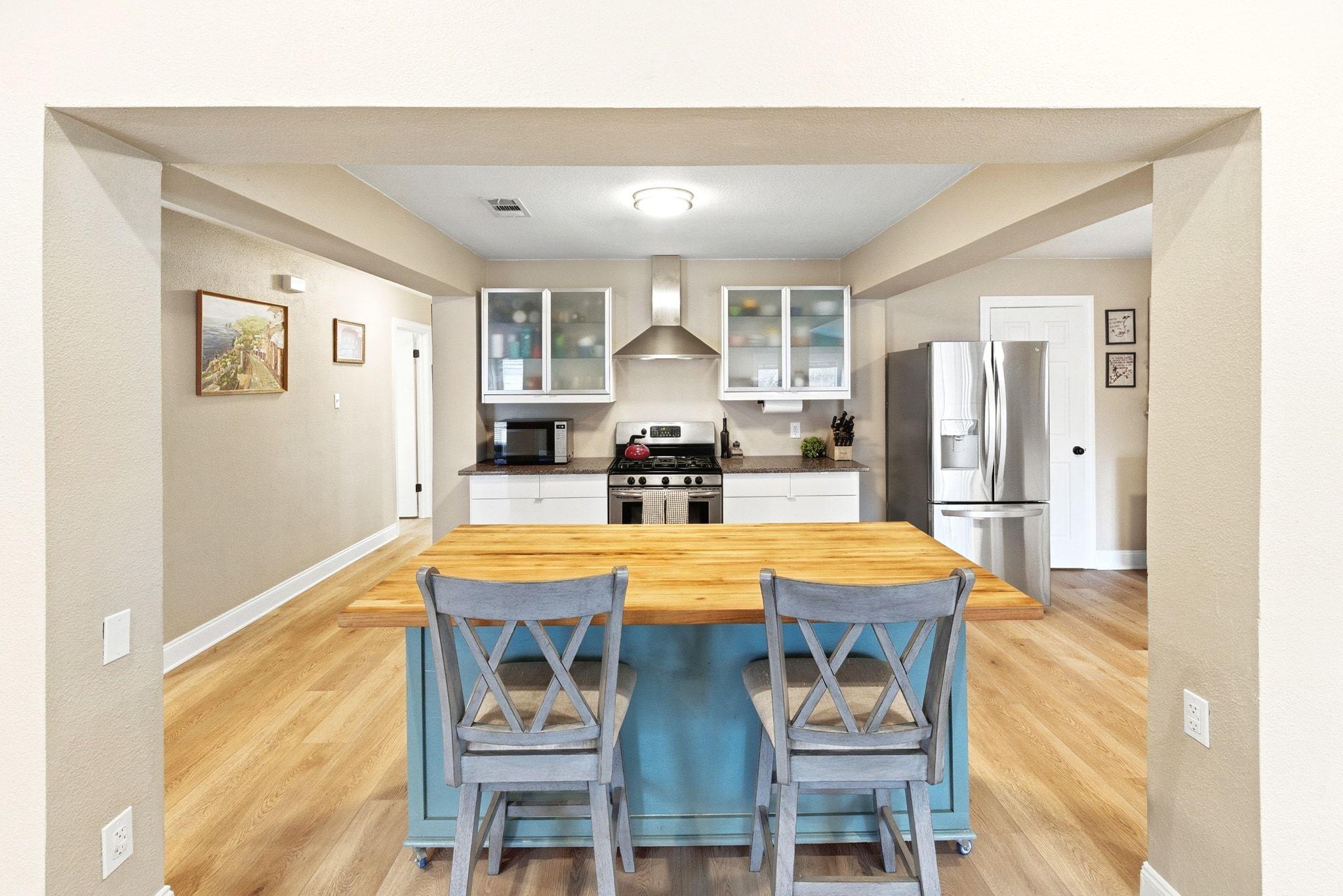 7210 Towering Oaks Dr, Austin, TX 78745