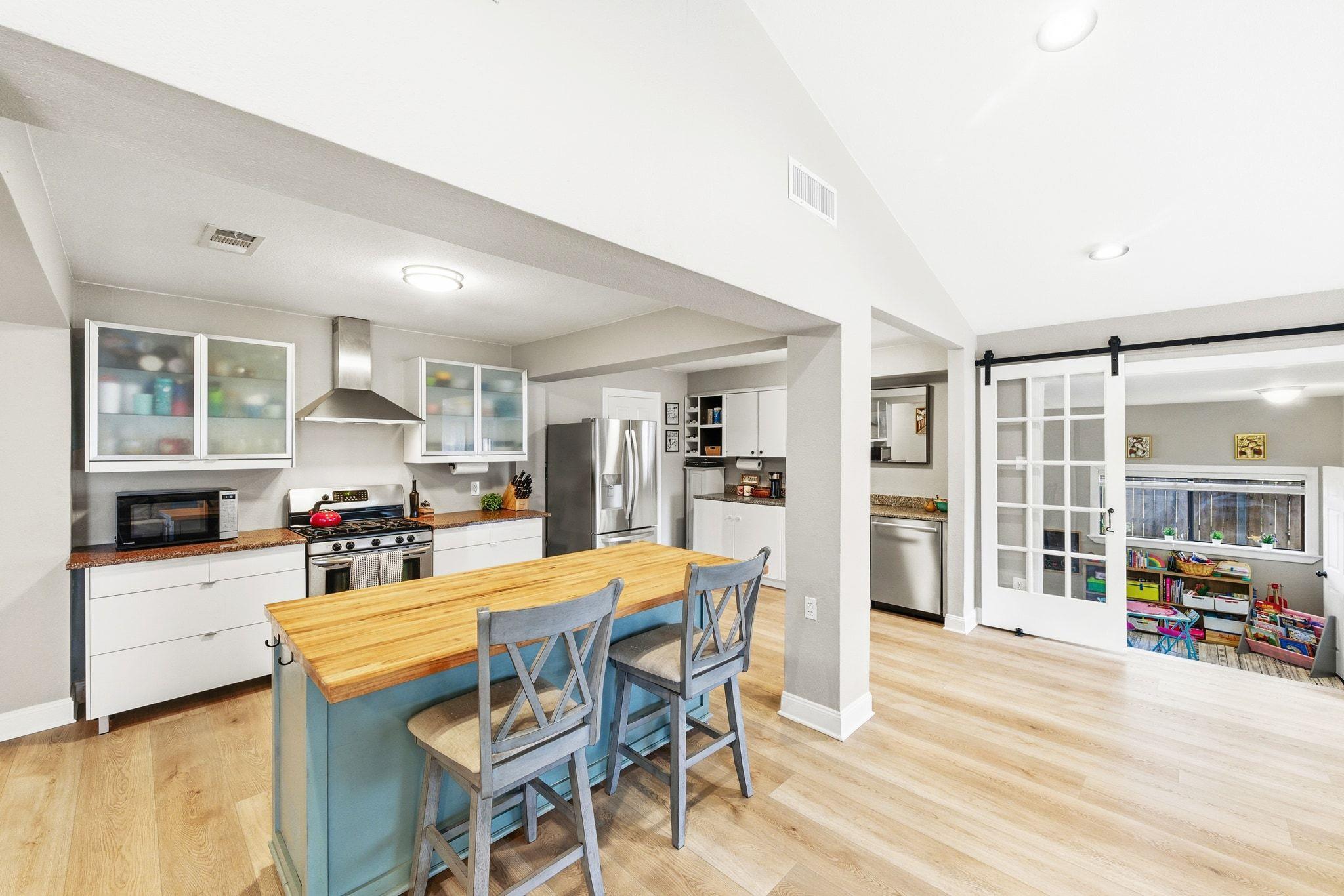 7210 Towering Oaks Dr, Austin, TX 78745