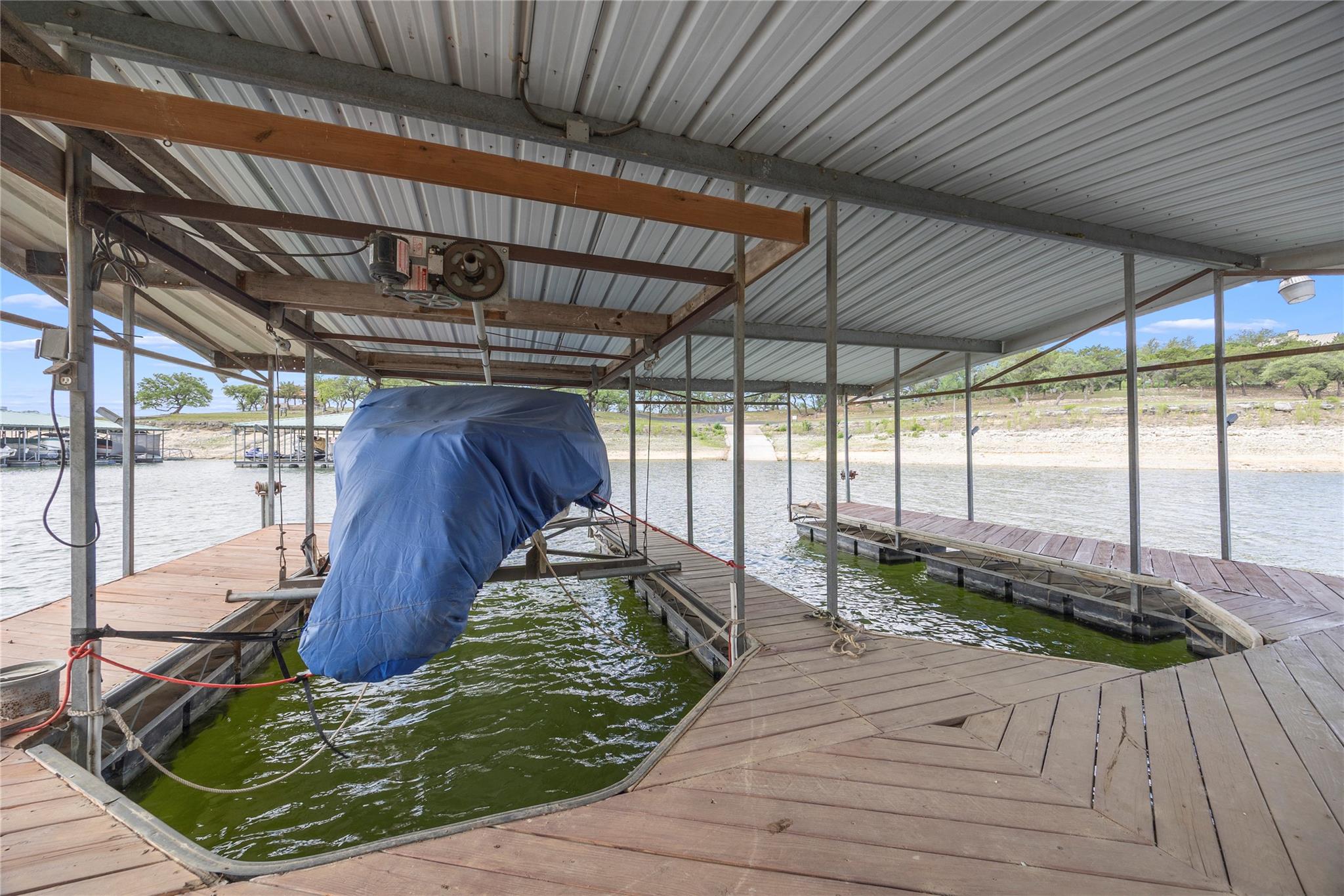 1131 Edgewater Dr, Spicewood, TX 78669