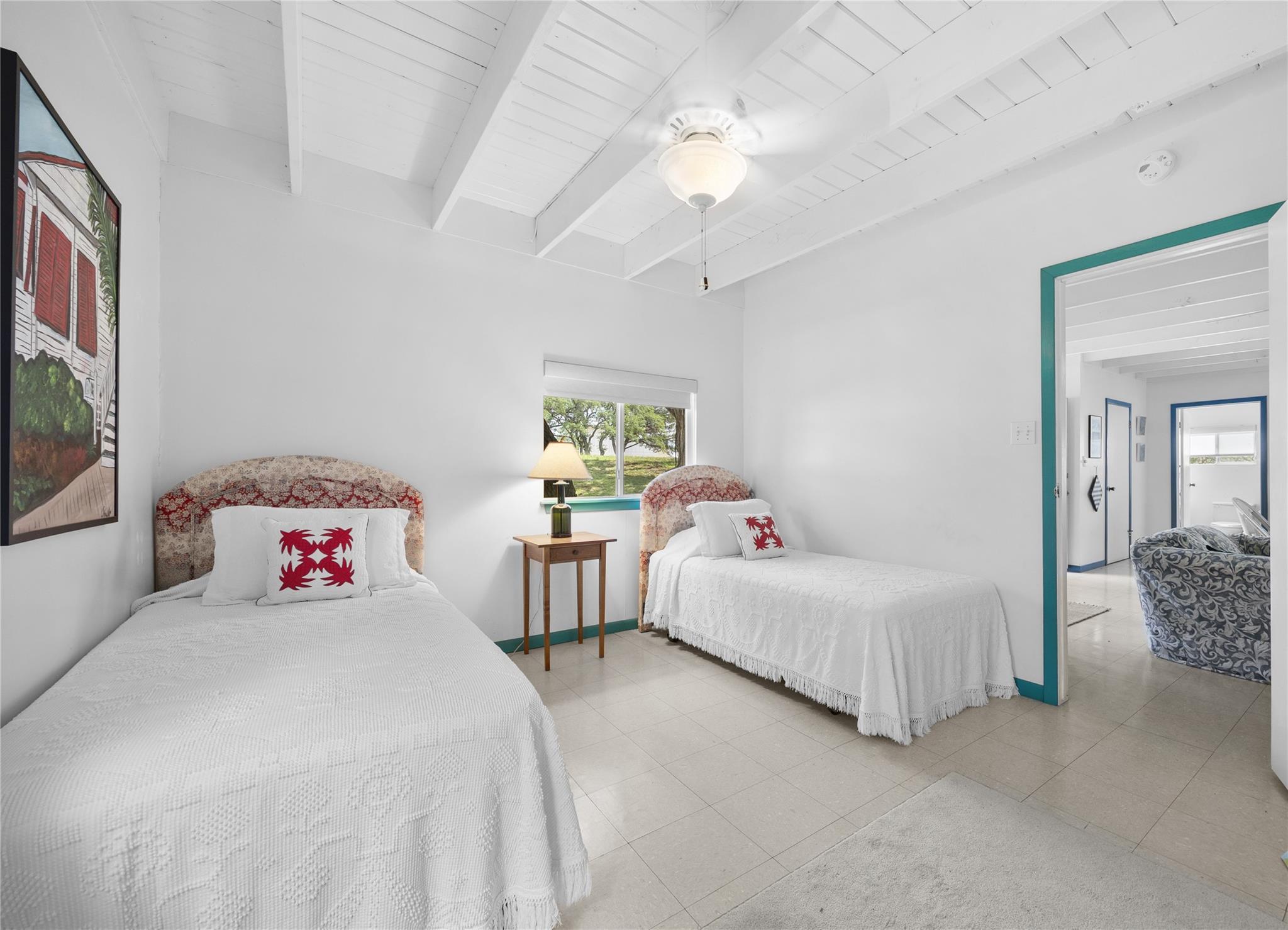 1131 Edgewater Dr, Spicewood, TX 78669