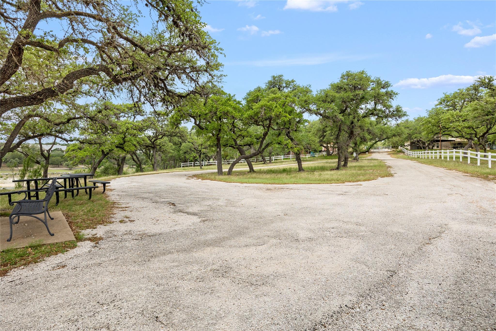 1131 Edgewater Dr, Spicewood, TX 78669
