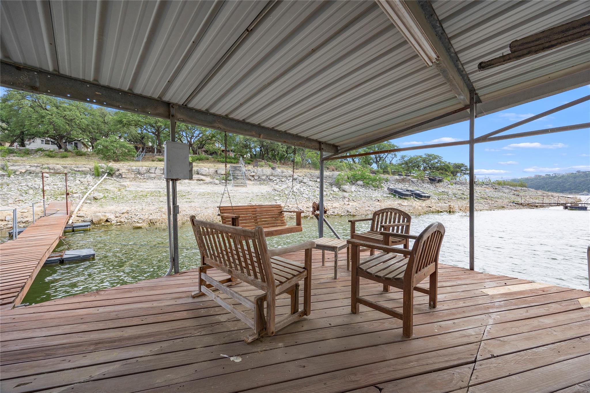 1131 Edgewater Dr, Spicewood, TX 78669