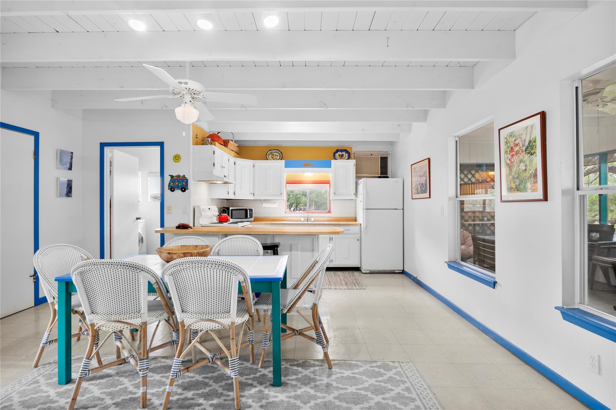 1131 Edgewater Dr, Spicewood, TX 78669