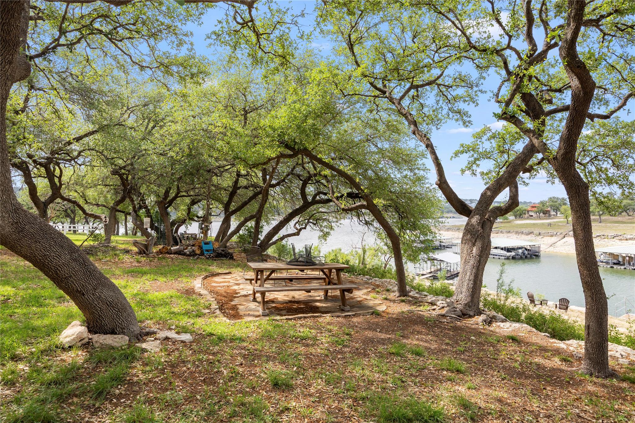 1131 Edgewater Dr, Spicewood, TX 78669