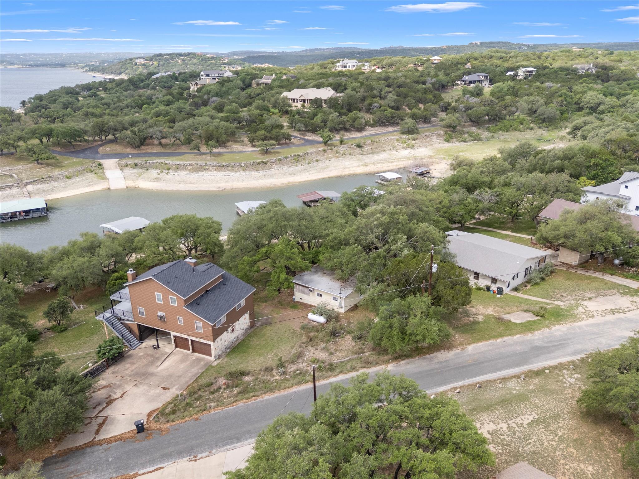 1131 Edgewater Dr, Spicewood, TX 78669