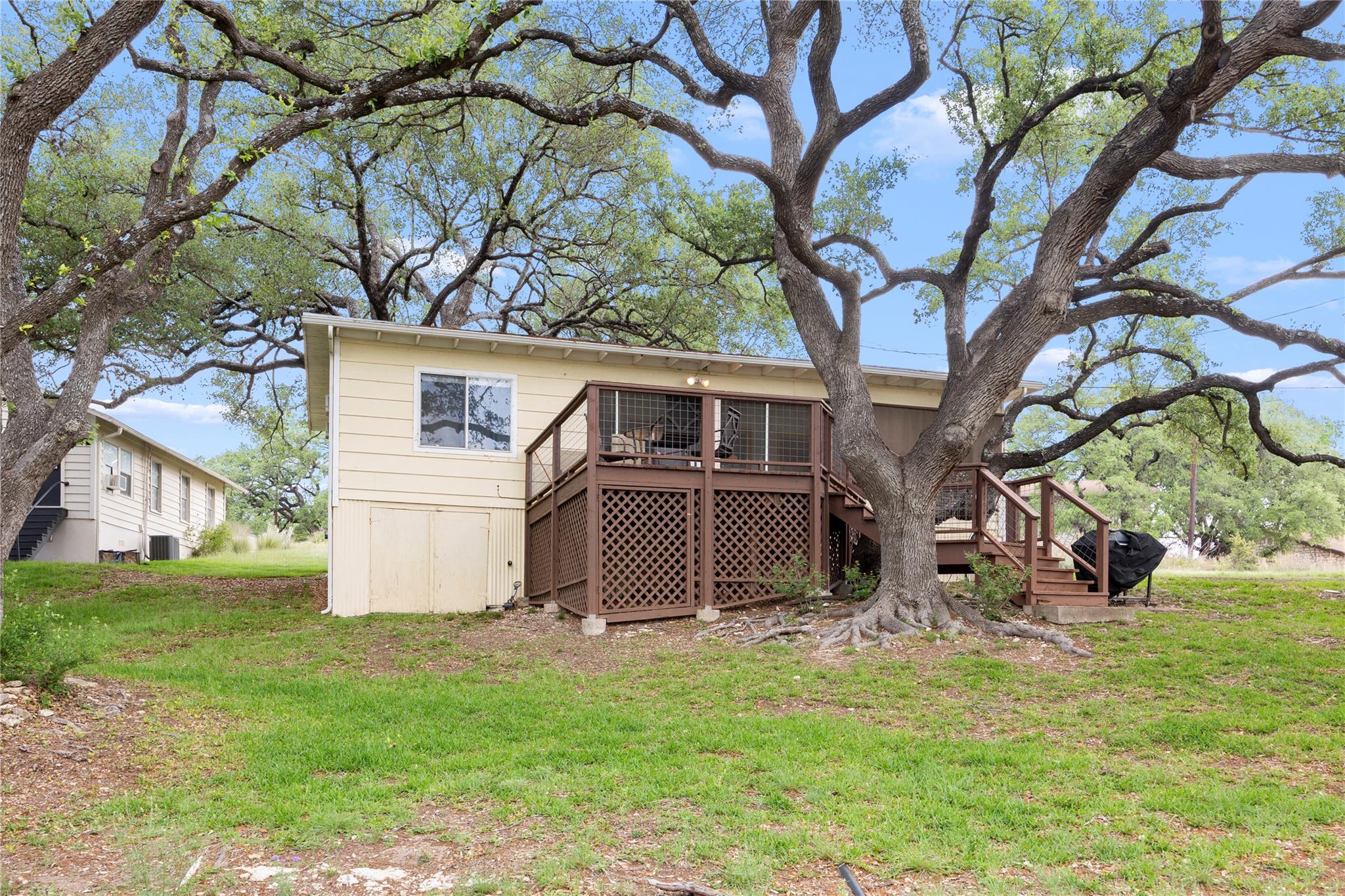1131 Edgewater Dr, Spicewood, TX 78669