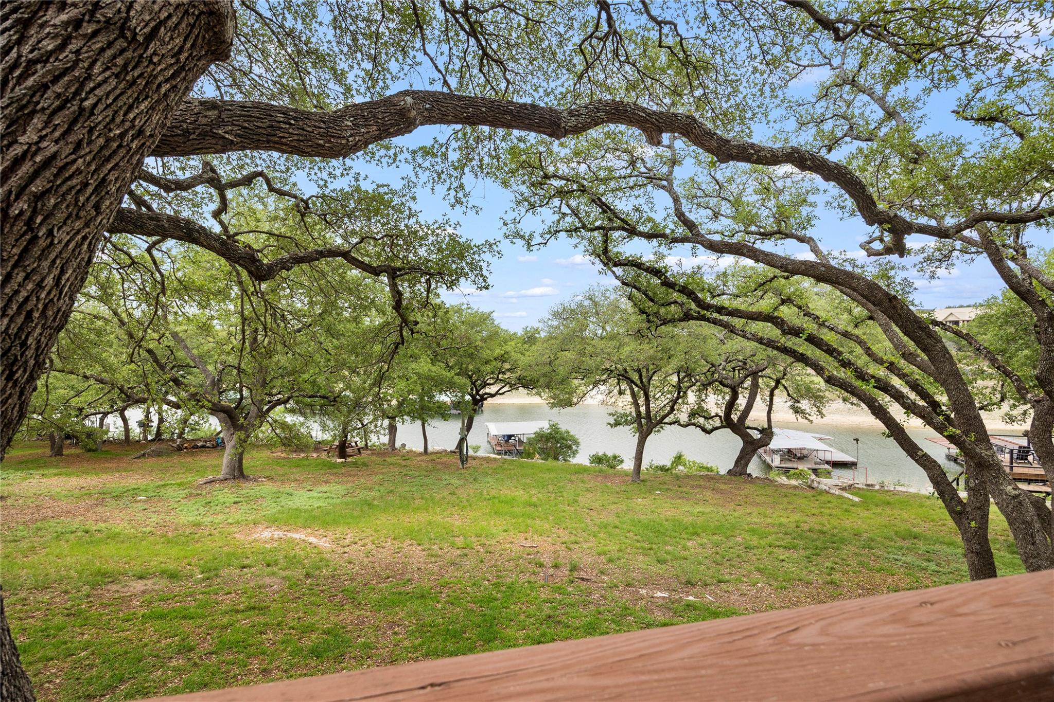 1131 Edgewater Dr, Spicewood, TX 78669