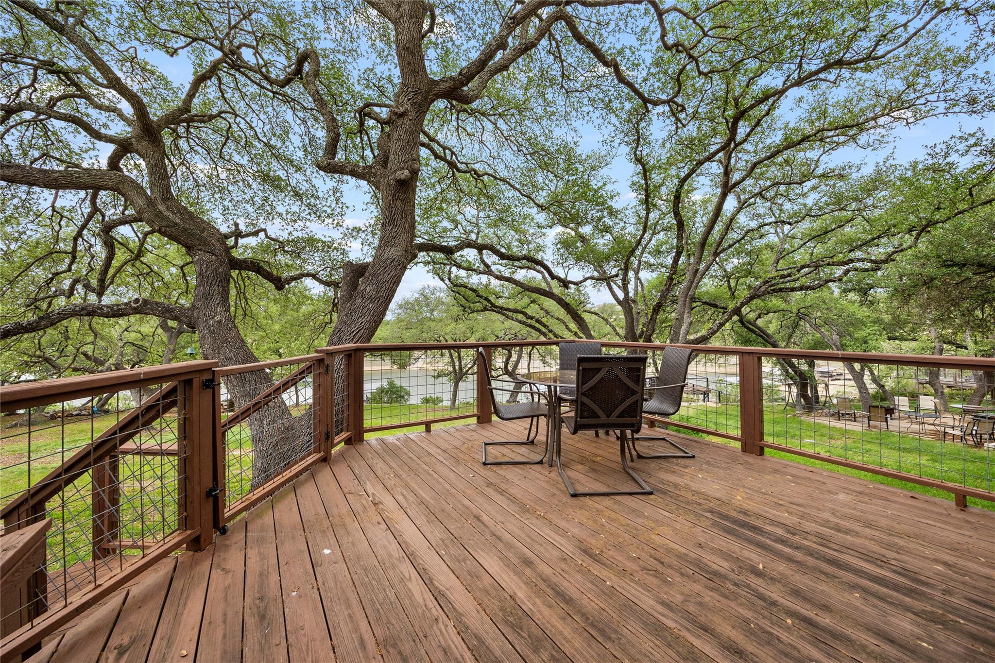 1131 Edgewater Dr, Spicewood, TX 78669