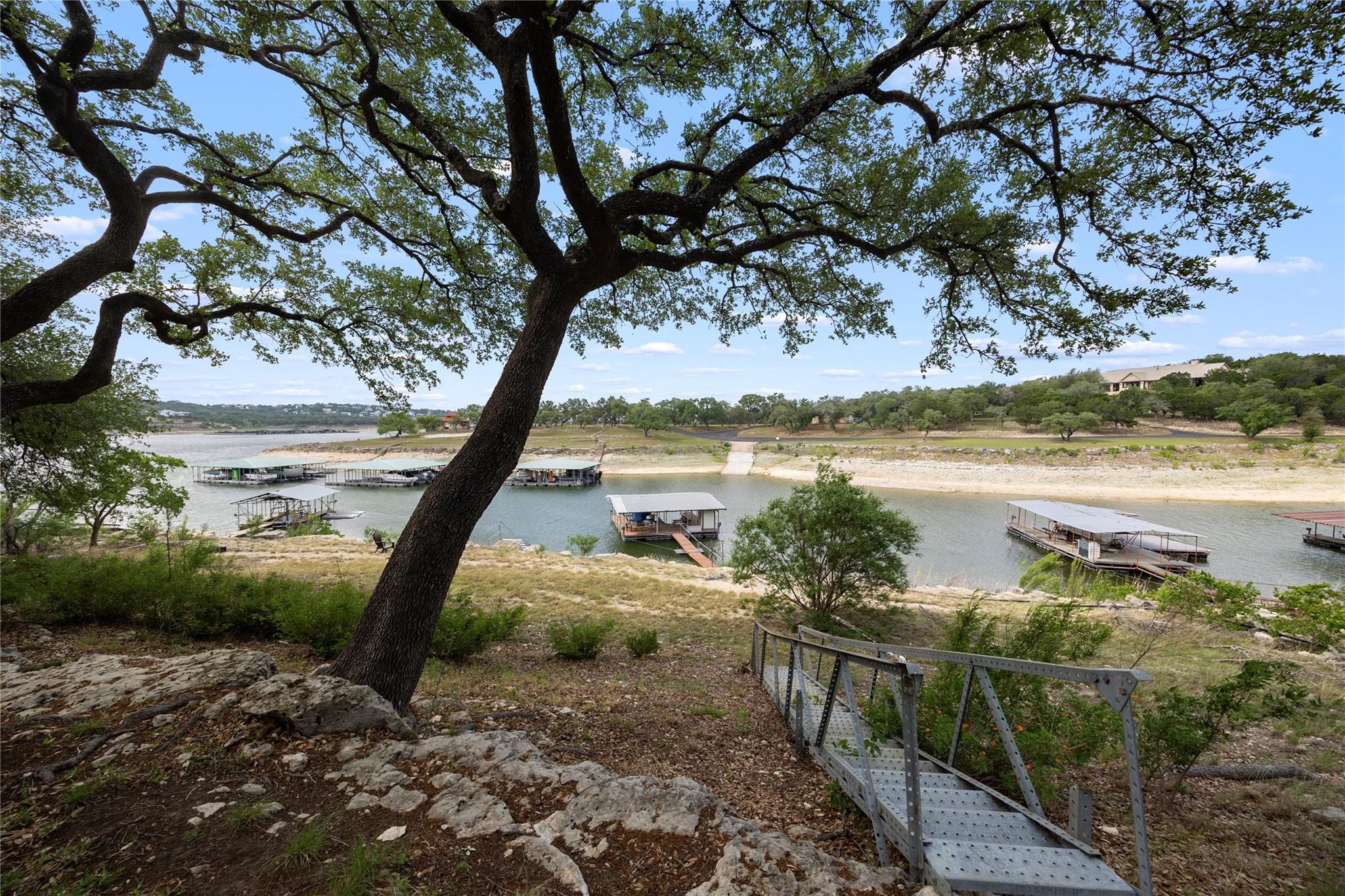 1131 Edgewater Dr, Spicewood, TX 78669