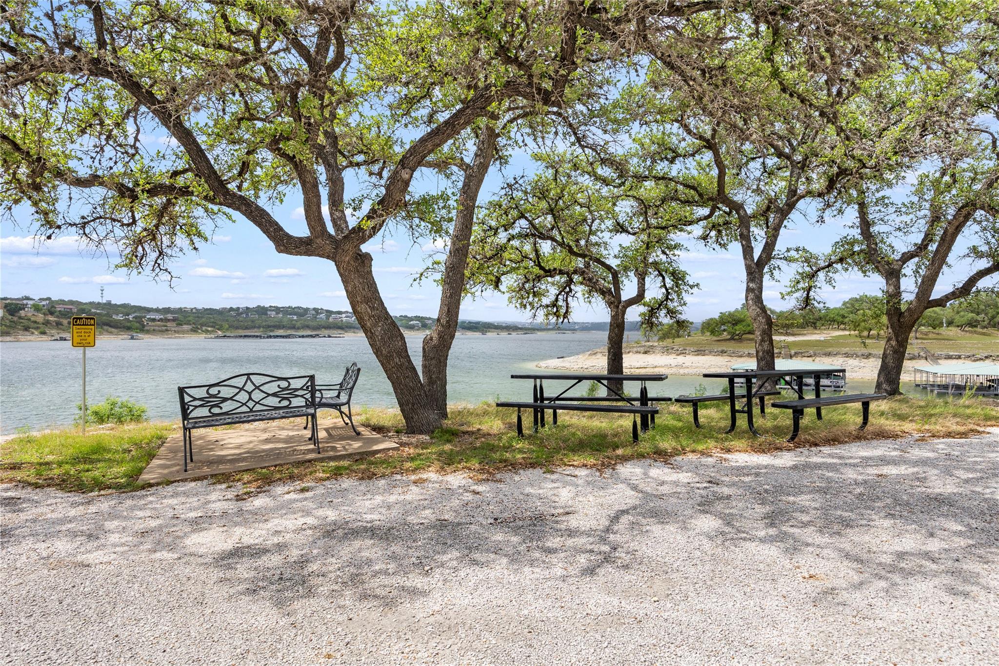 1131 Edgewater Dr, Spicewood, TX 78669