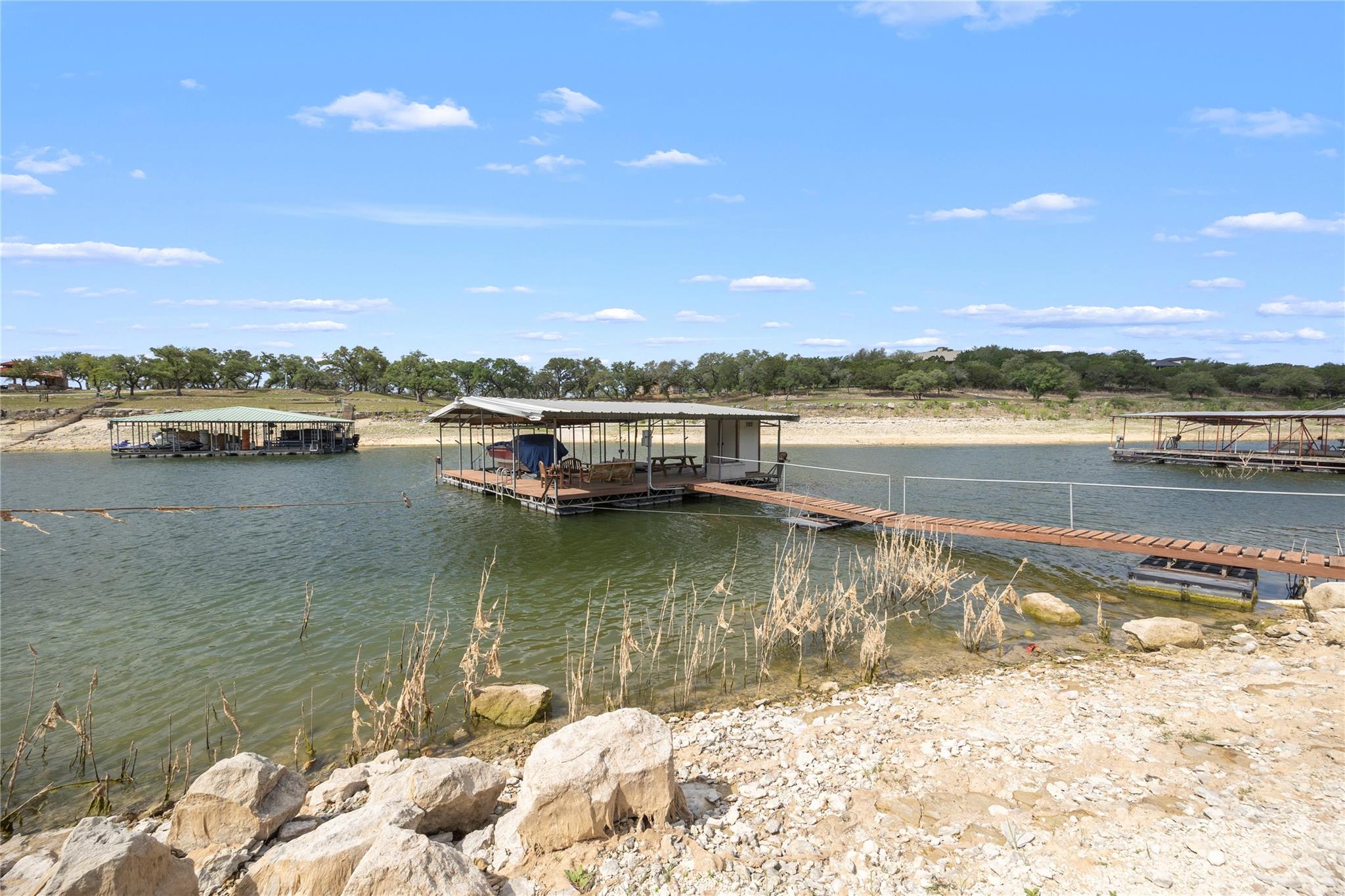 1131 Edgewater Dr, Spicewood, TX 78669