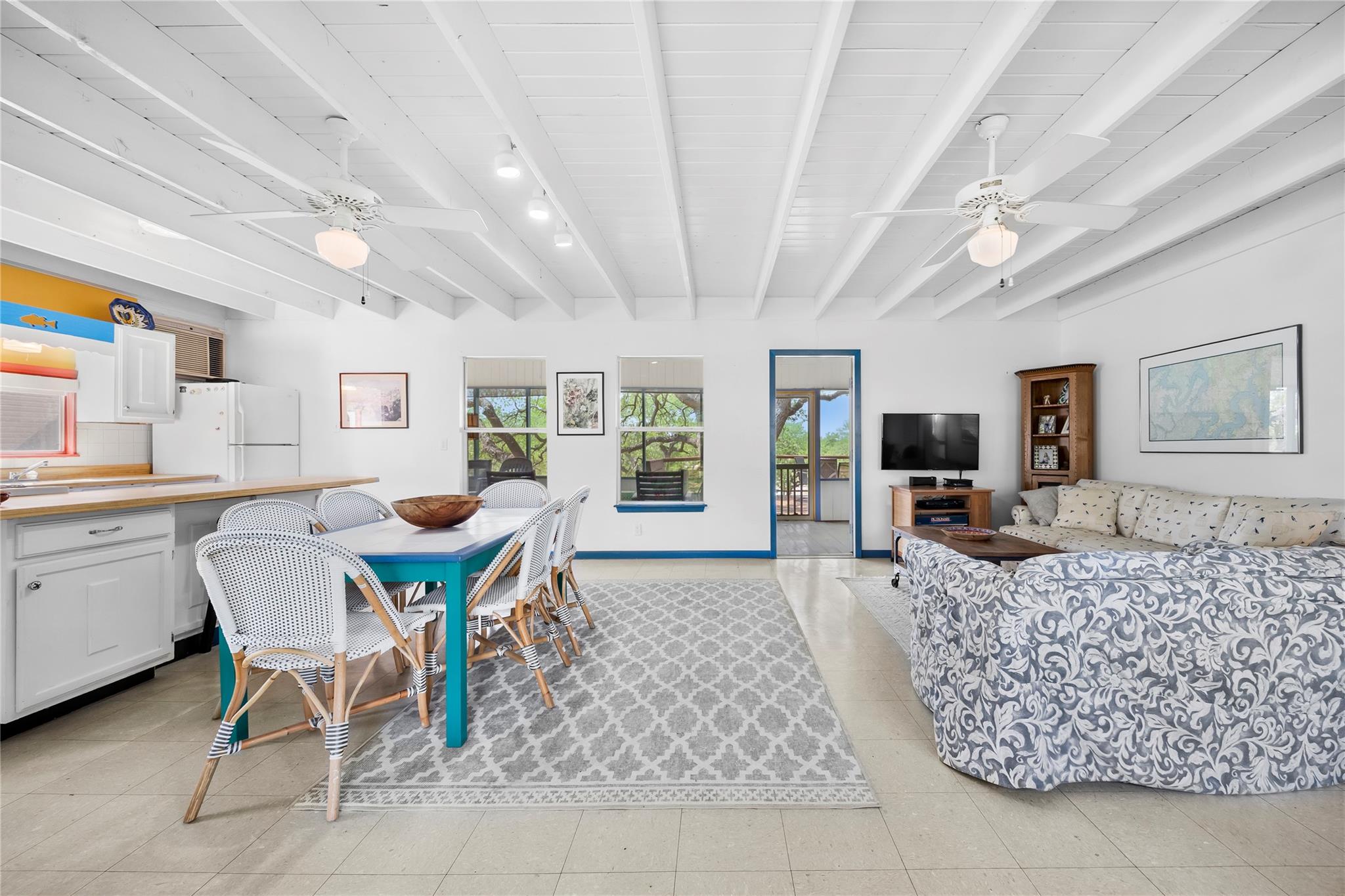 1131 Edgewater Dr, Spicewood, TX 78669