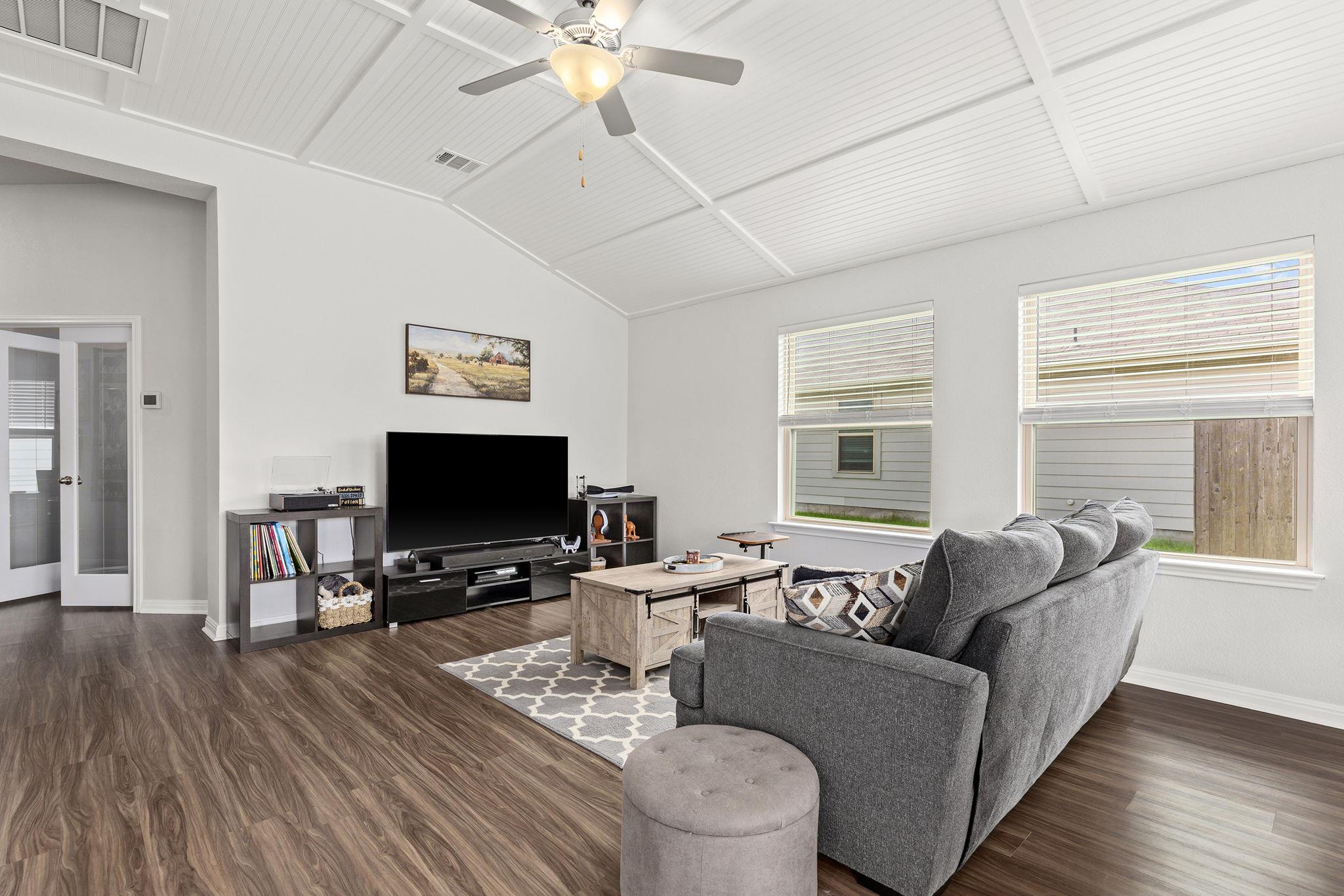 105 Balsam St, Hutto, TX 78634