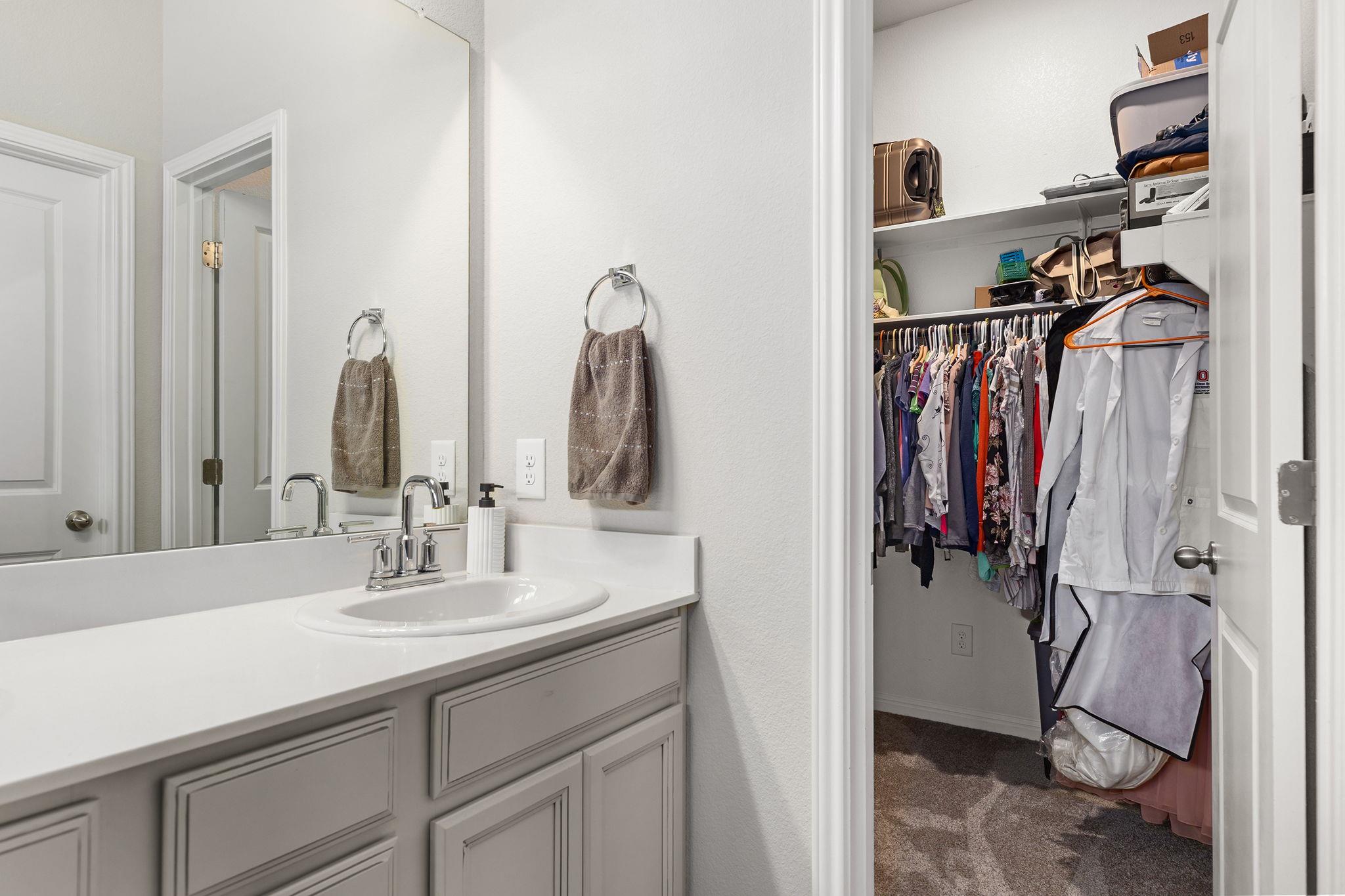 105 Balsam St, Hutto, TX 78634