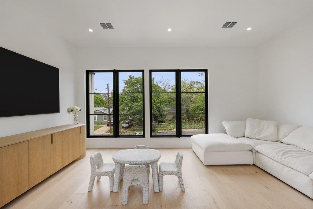 907 Karen Ave, Austin, TX 78757