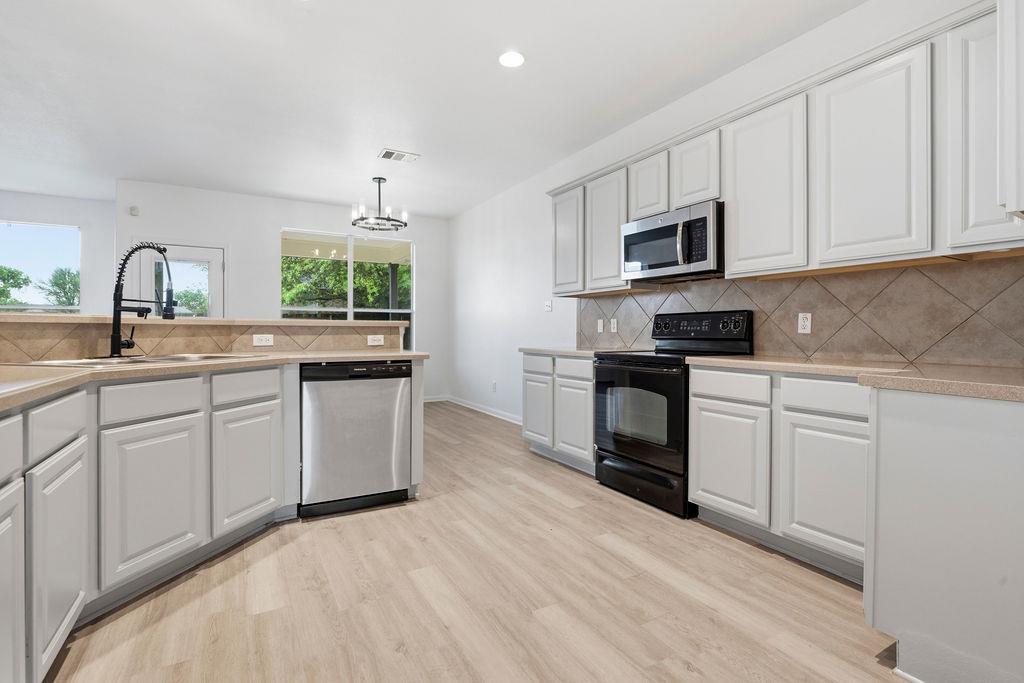 2003 Cockrill Cv, Hutto, TX 78634