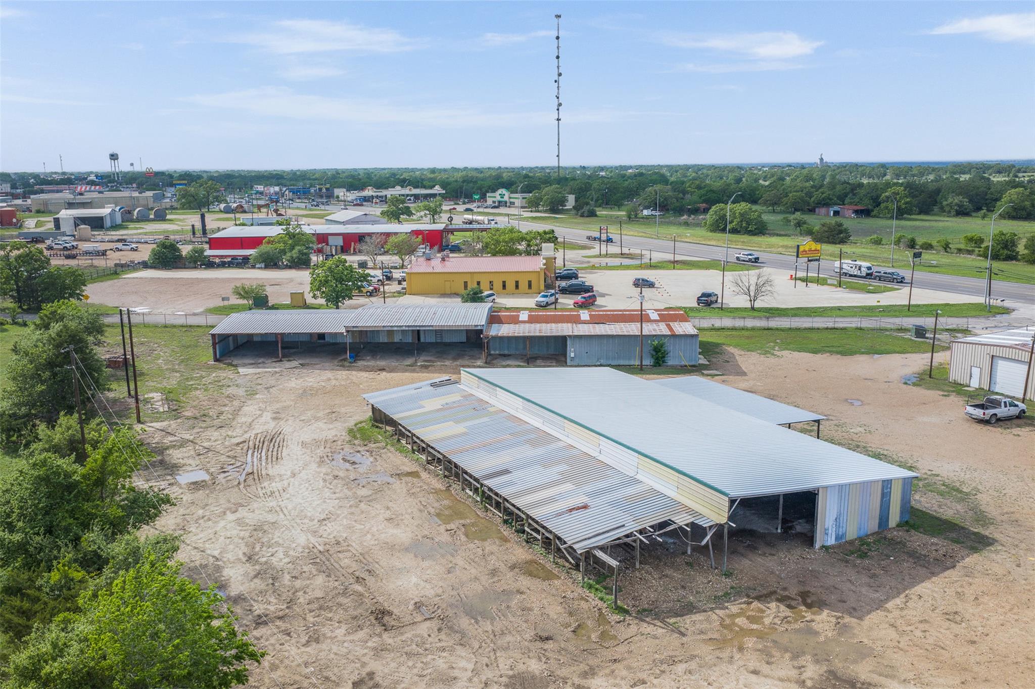 2910 E Austin St, Giddings, TX 78942