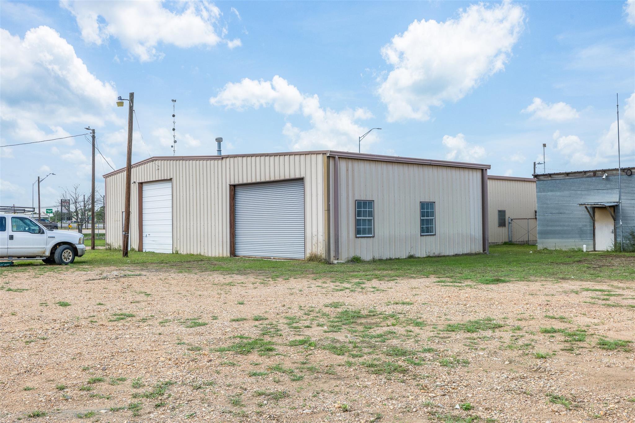 2910 E Austin St, Giddings, TX 78942